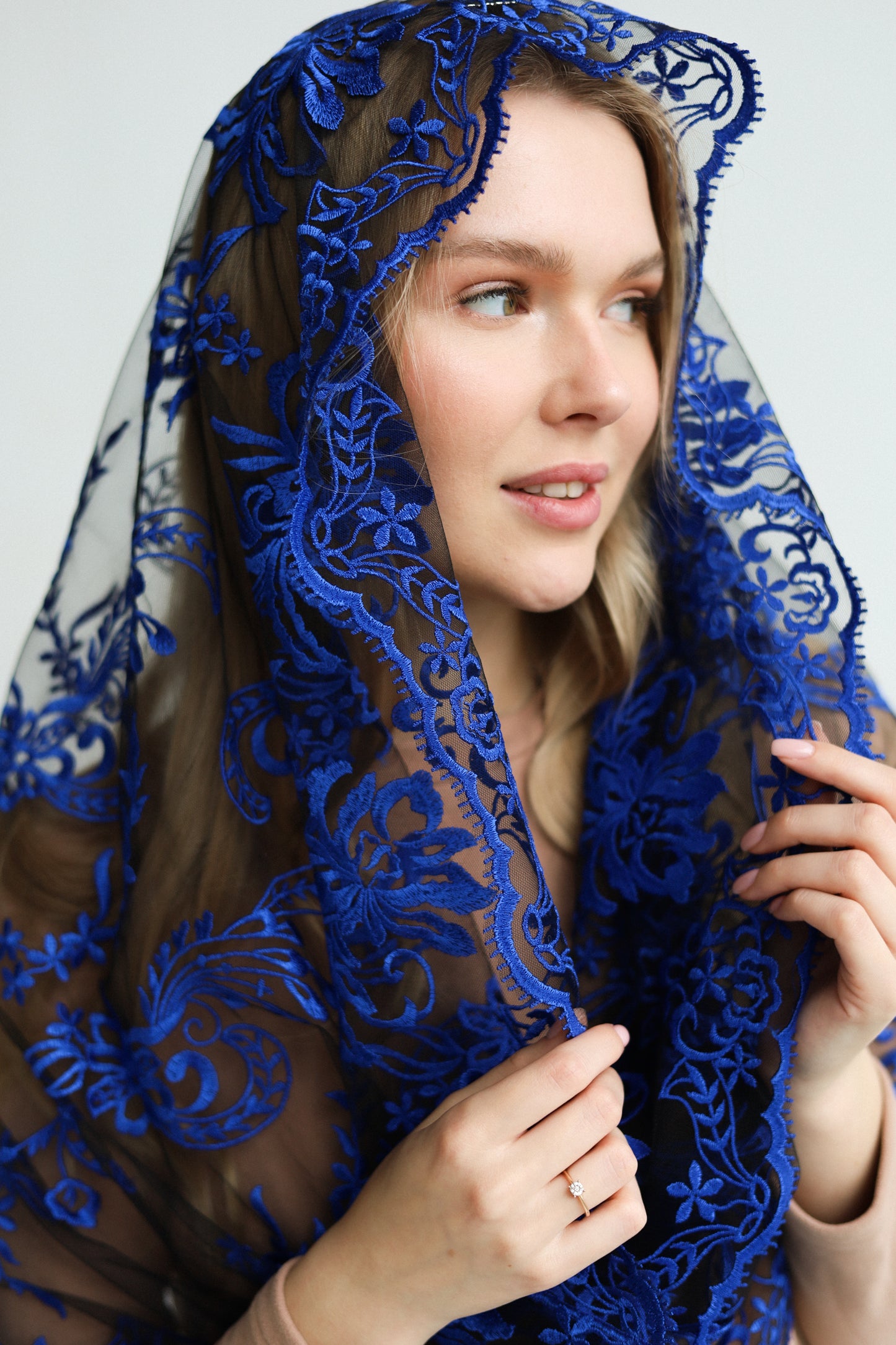 BLUE INFINITY MANTILLA