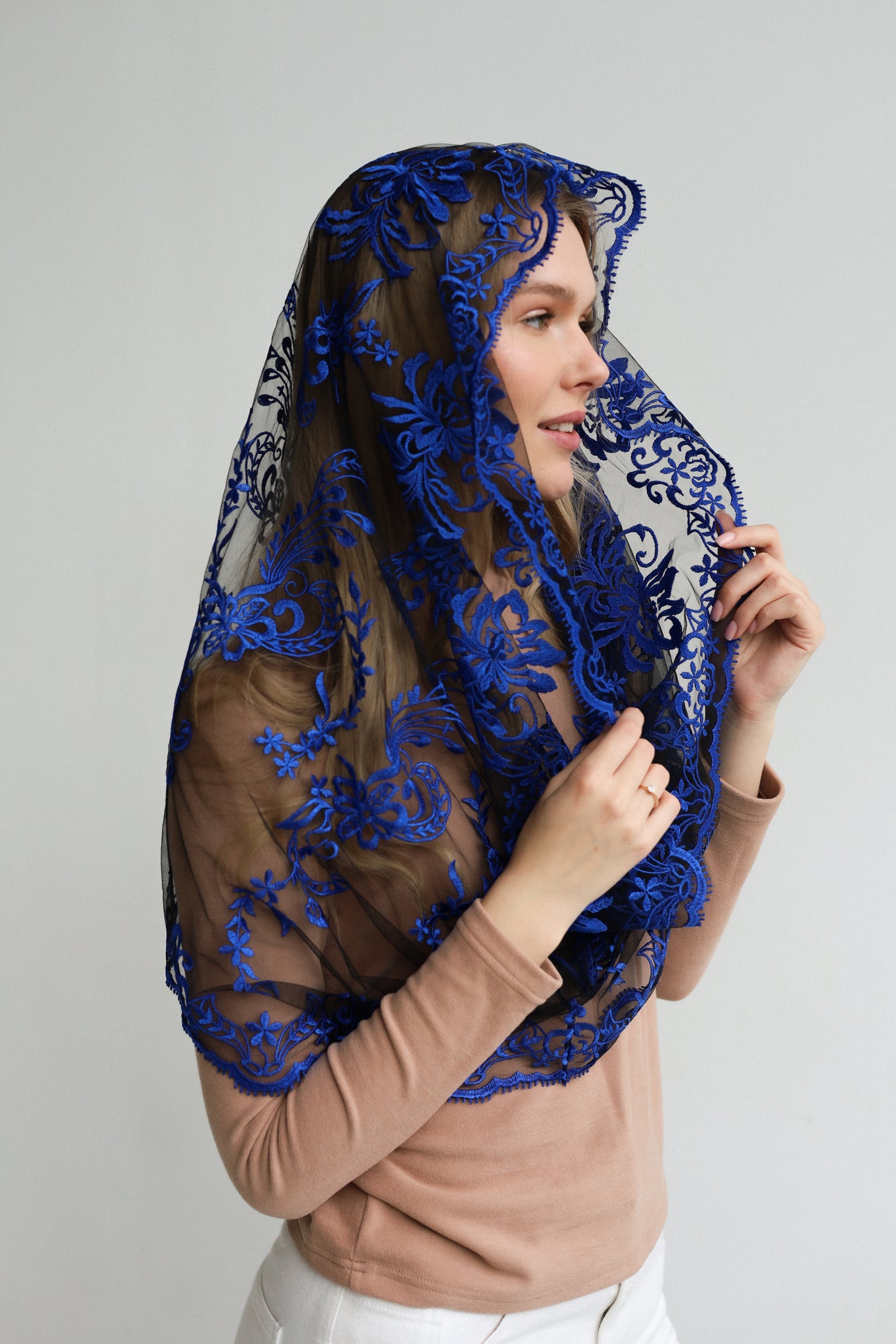 BLUE INFINITY MANTILLA