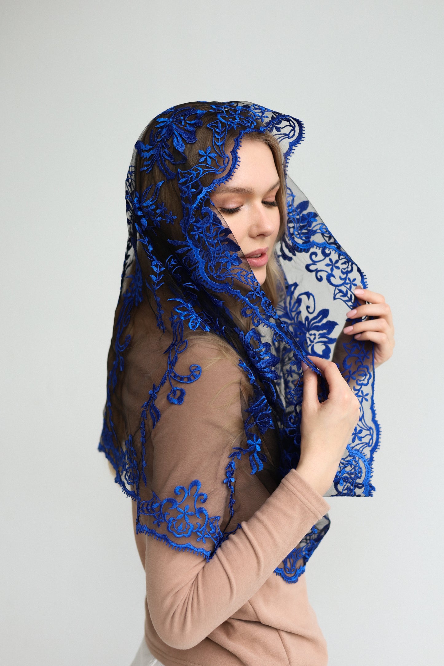 BLUE INFINITY MANTILLA
