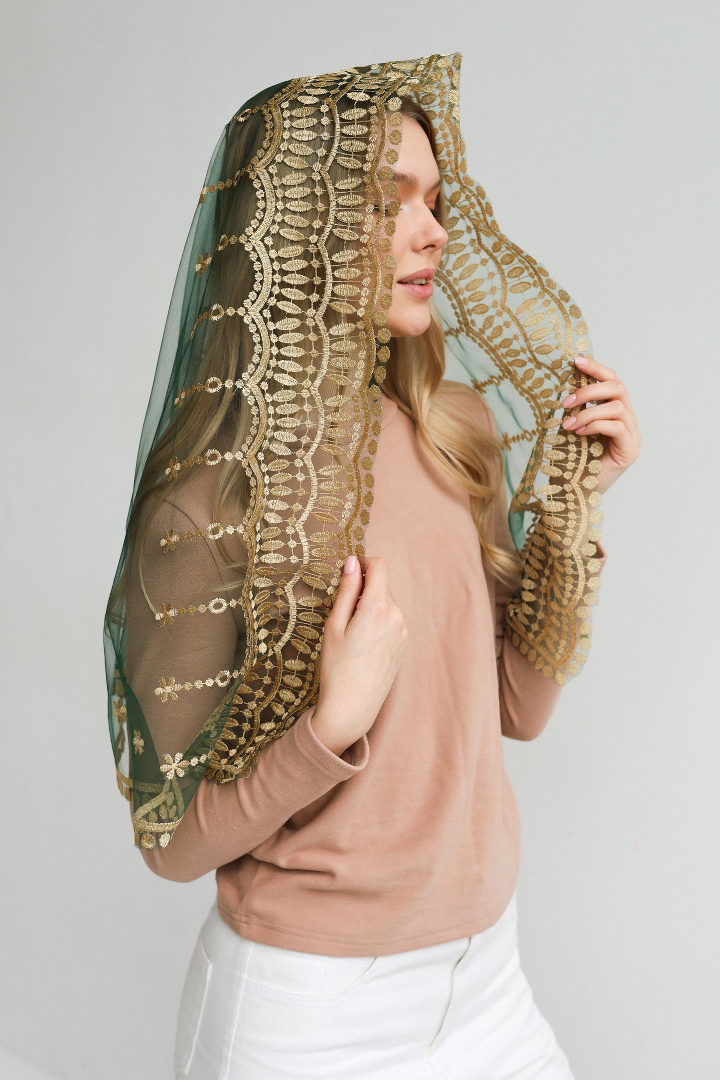 AVE MARIA EMBROIDERY VEIL