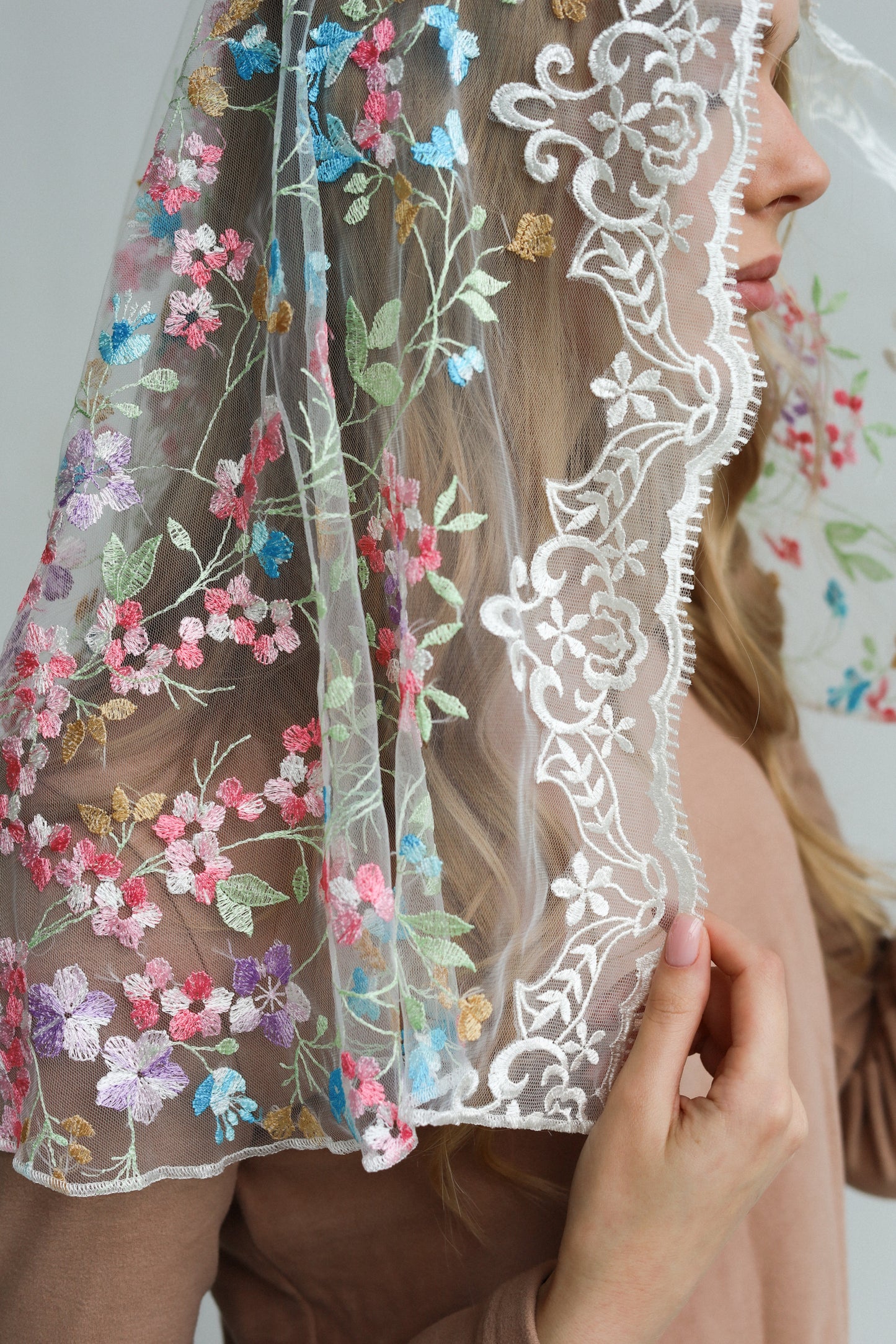 COLORED FLORAL VEIL