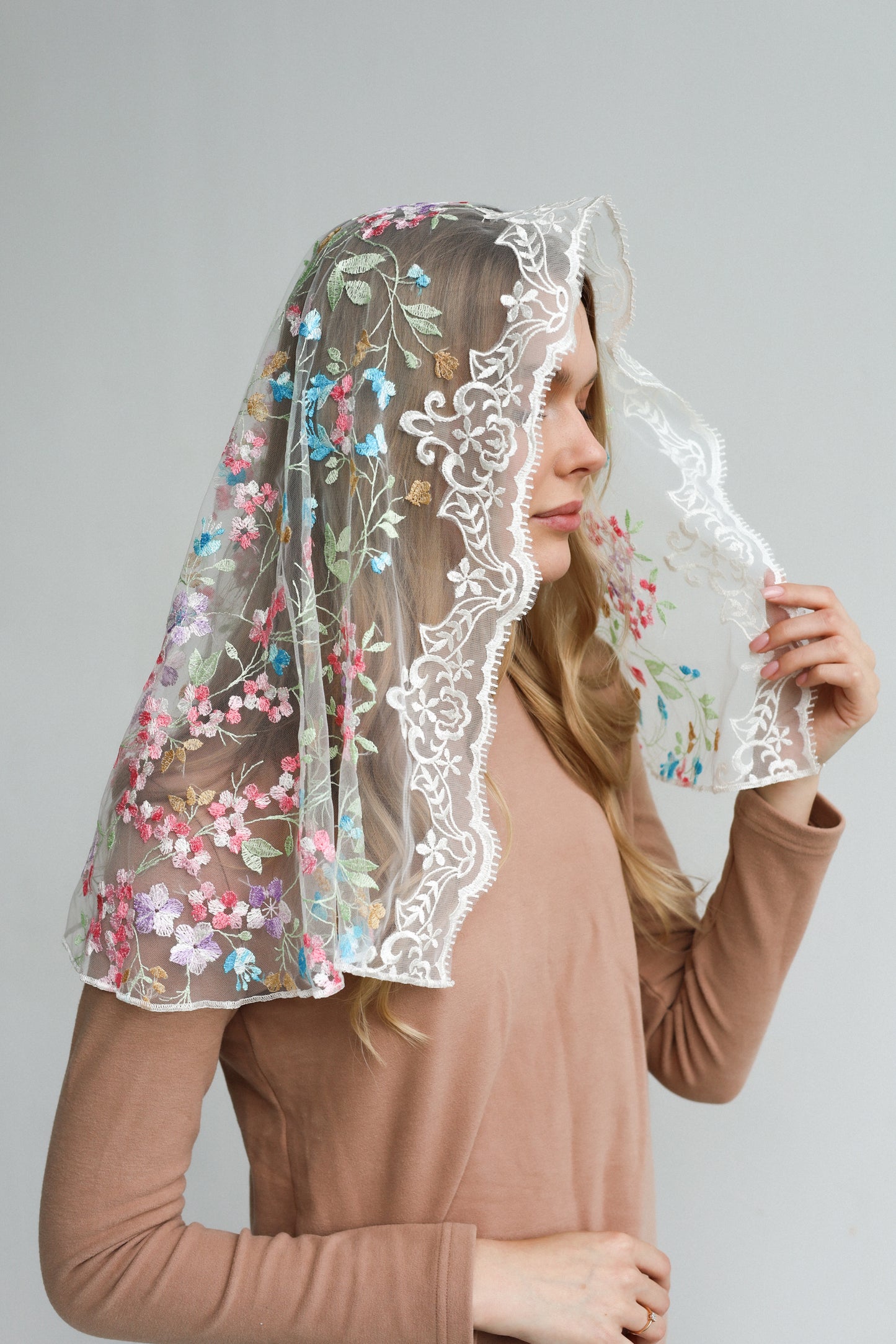 COLORED FLORAL VEIL