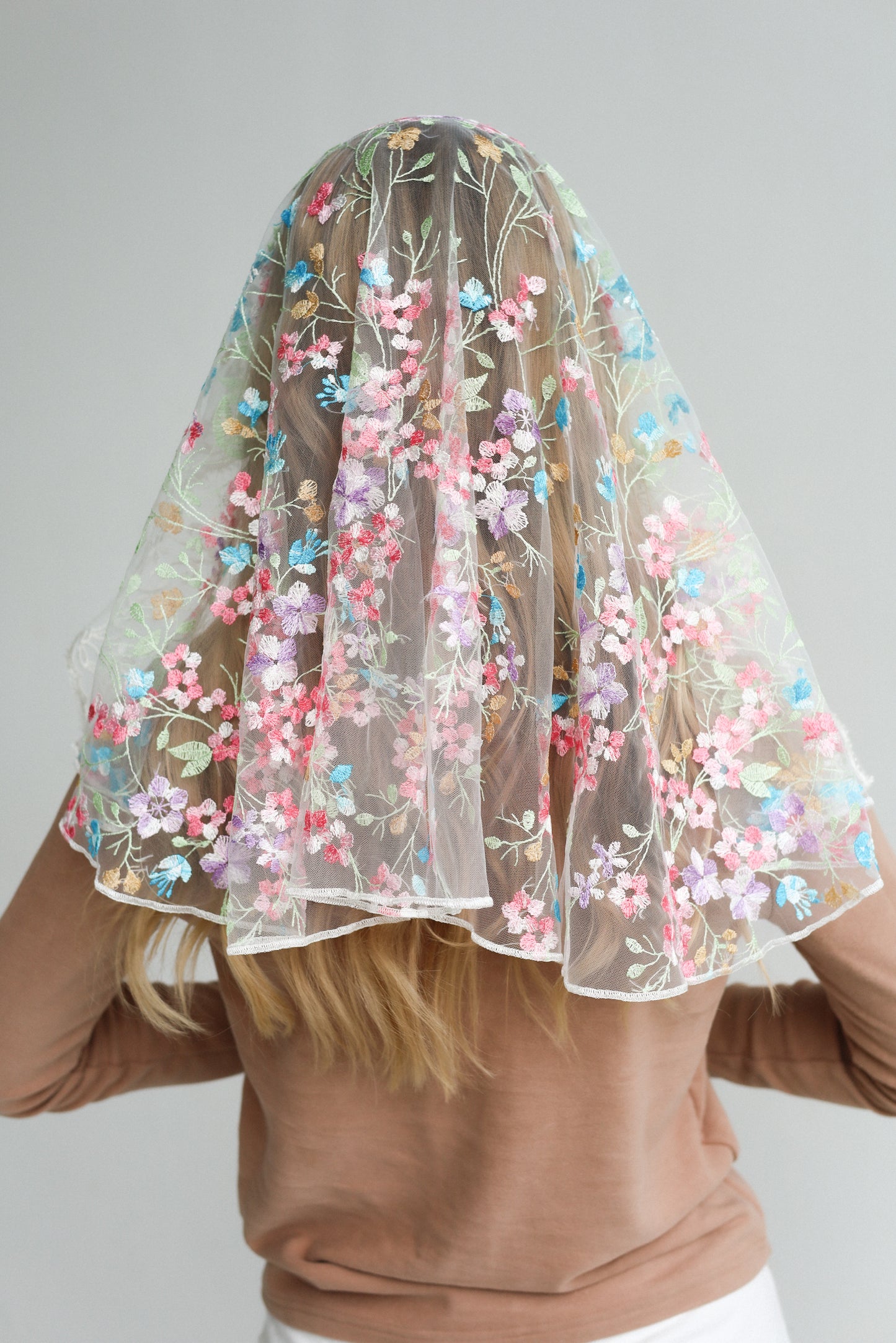 COLORED FLORAL VEIL
