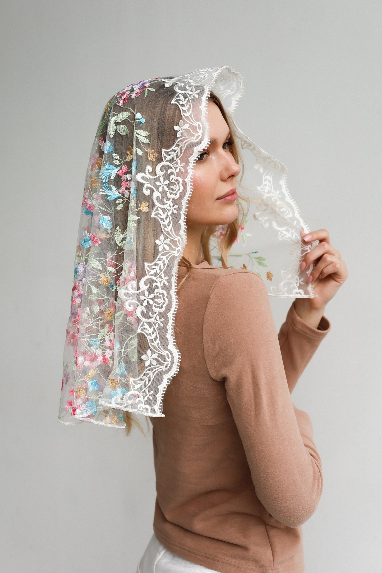 COLORED FLORAL VEIL