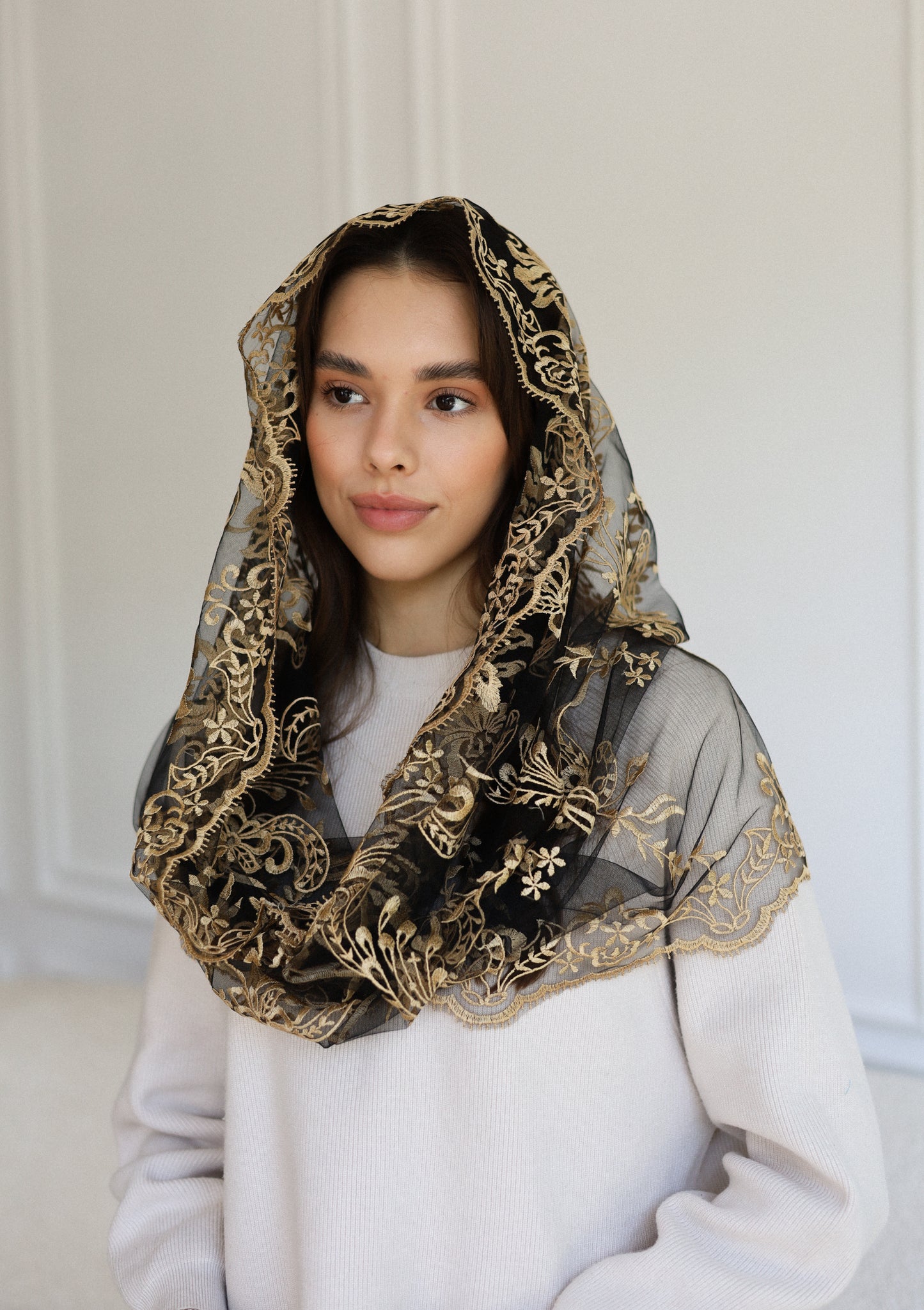 BLACK INFINITY MANTILLA