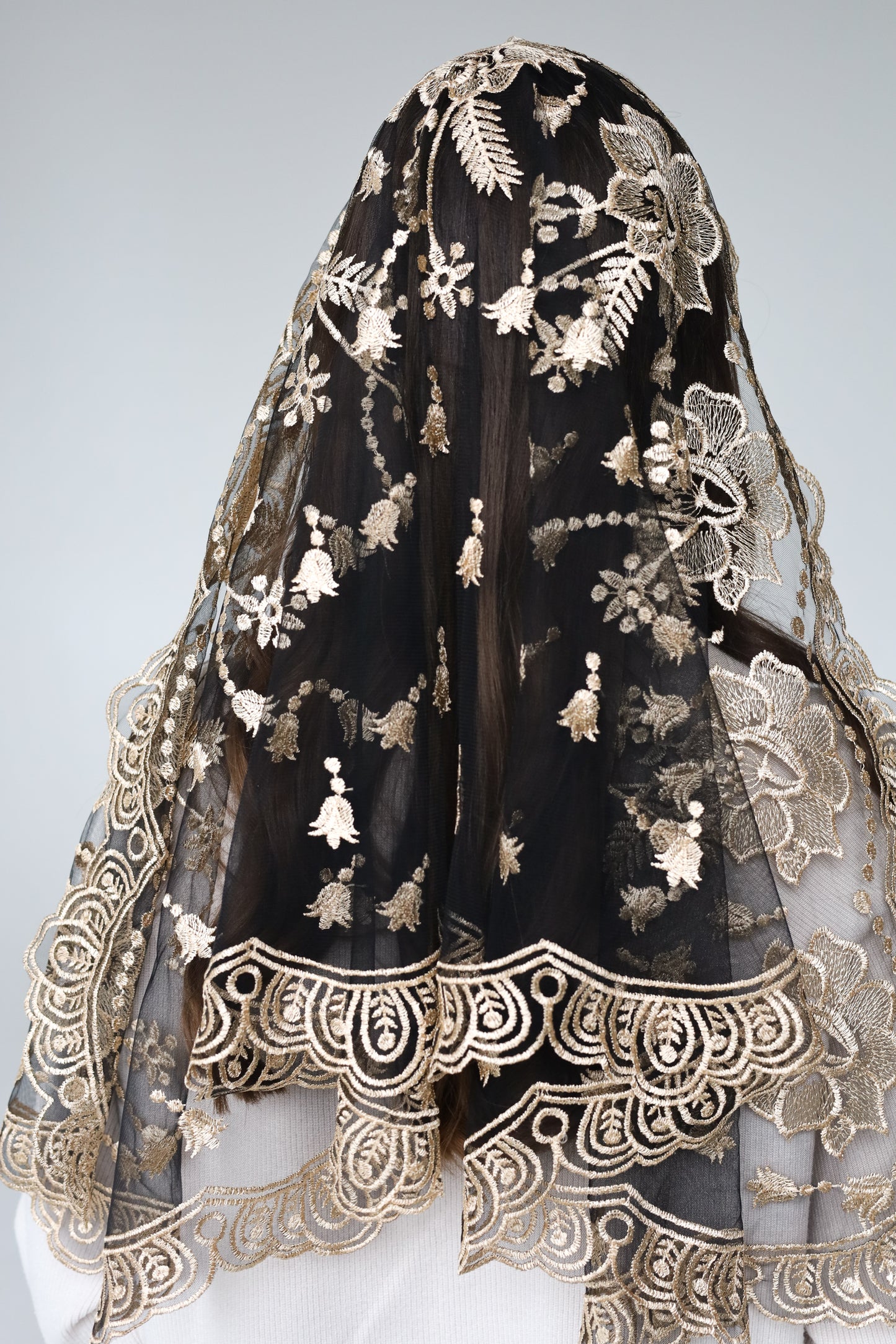 LONG GOLD MANTILLA - MariaVeils