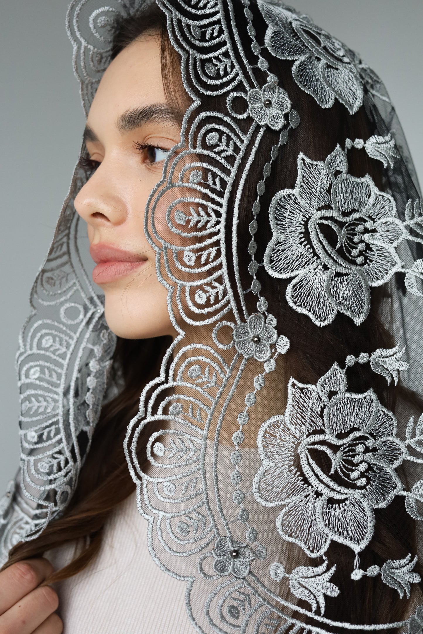 SHORT GREY 3D VEIL - MariaVeils