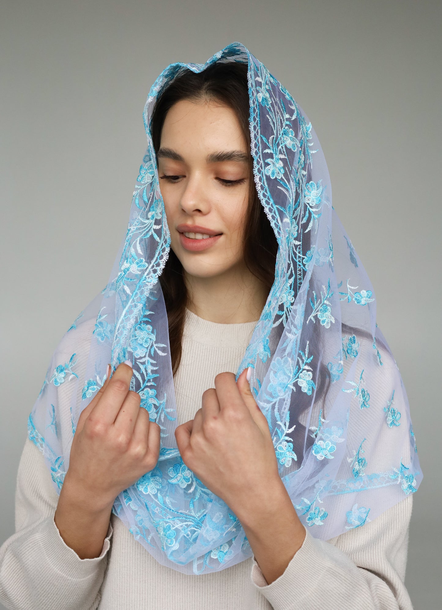 GRADIENT BLUE MANTILLA - MariaVeils