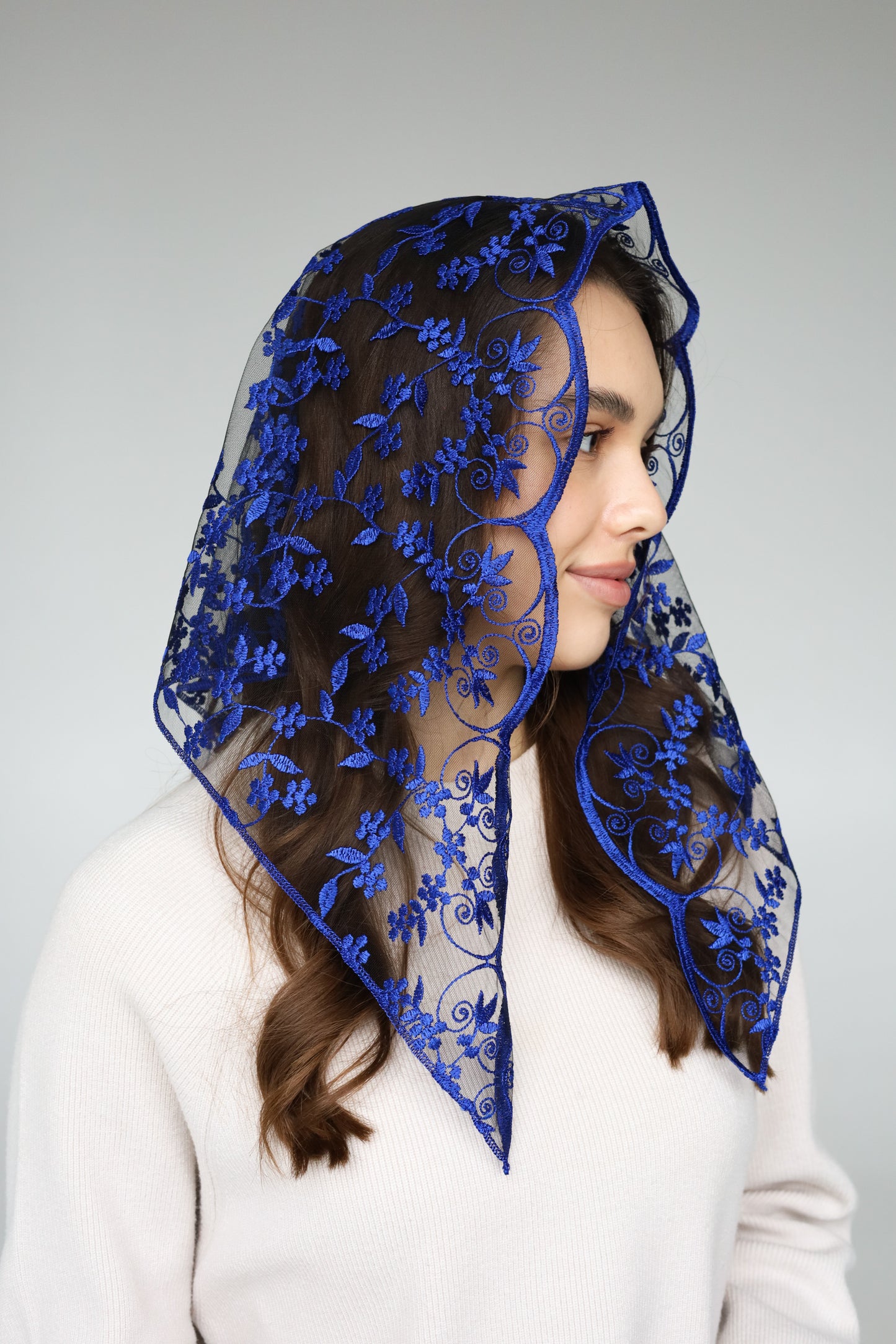 SHORT BLUE TRIANGLE VEIL - MariaVeils