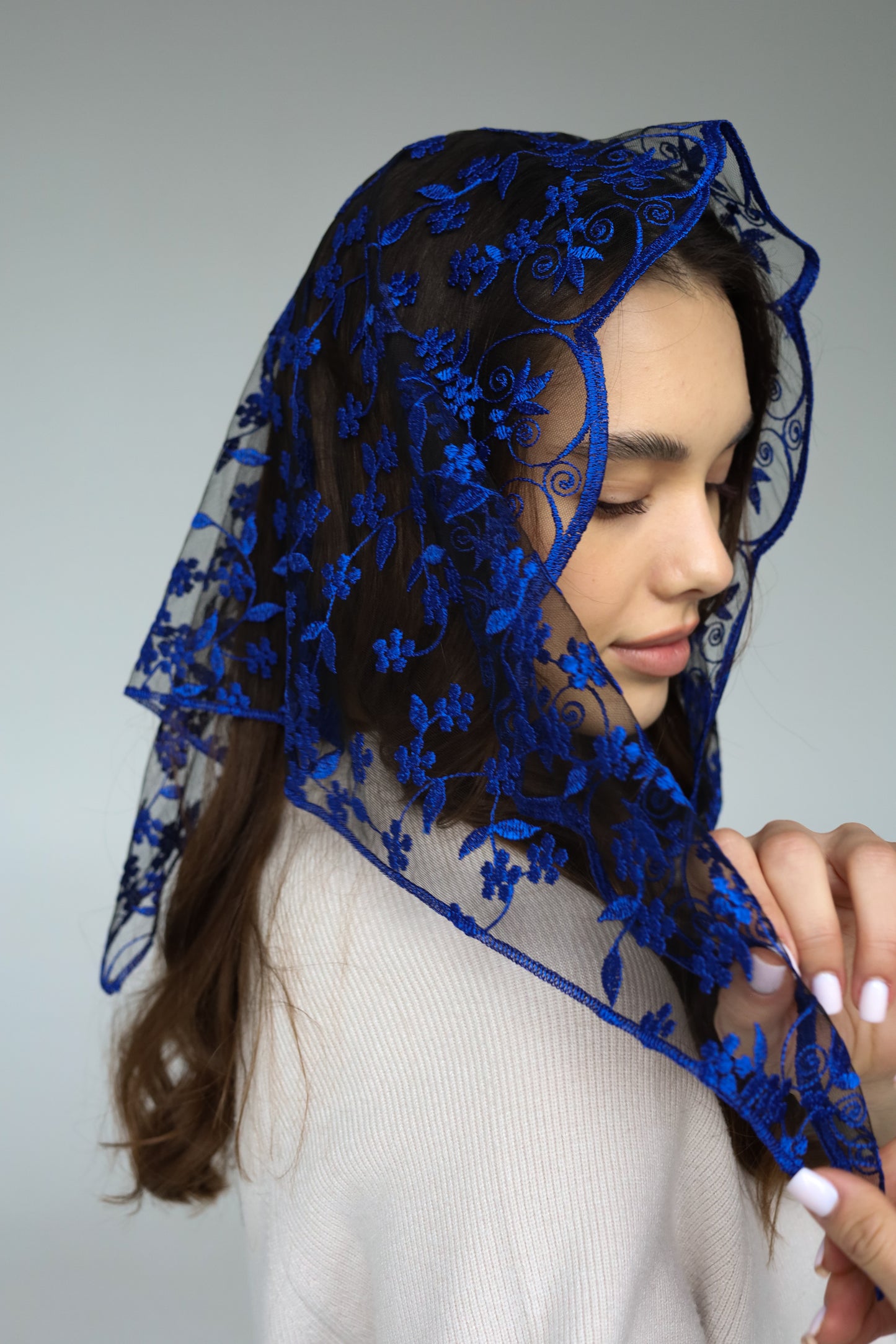 SHORT BLUE TRIANGLE VEIL - MariaVeils