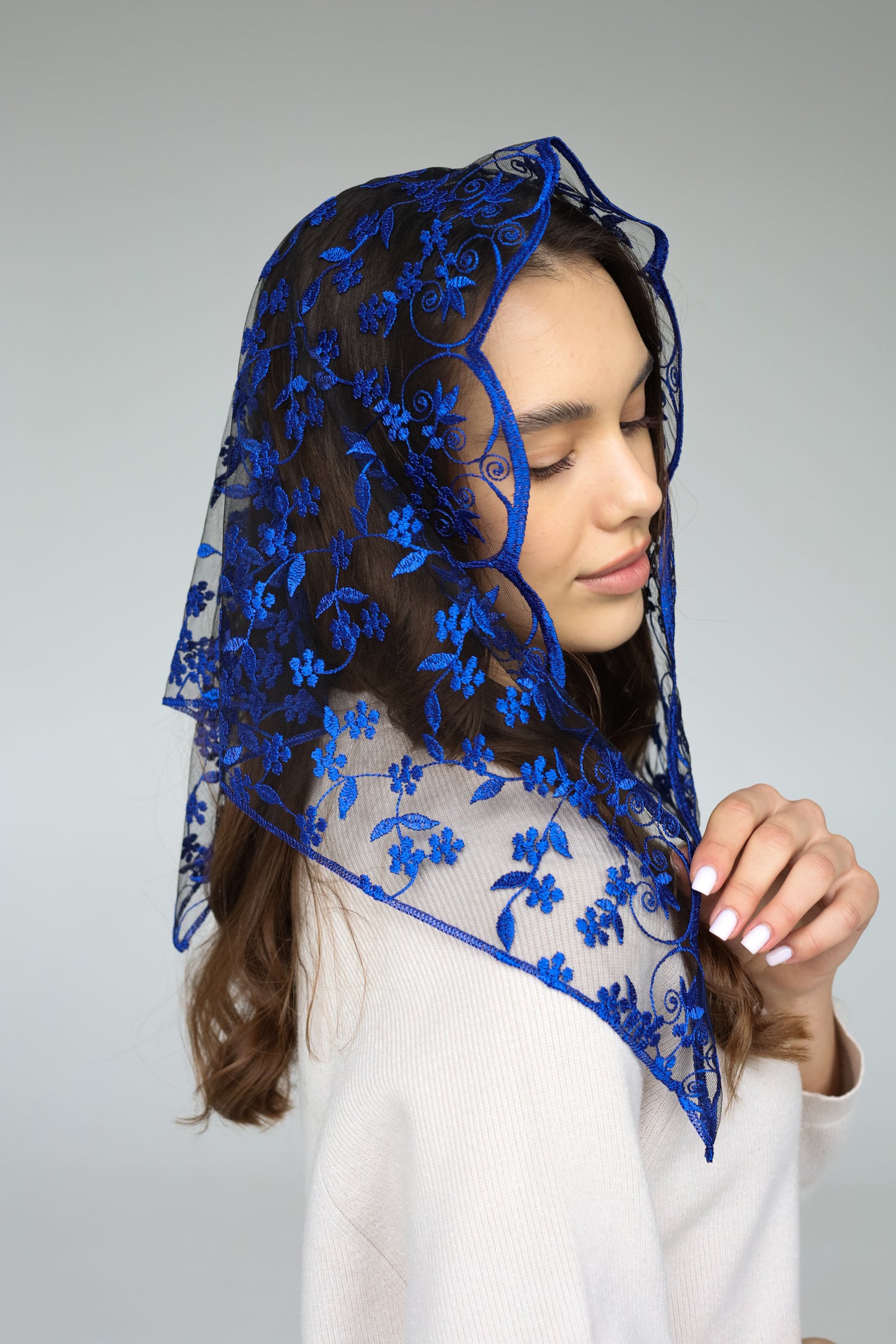SHORT BLUE TRIANGLE VEIL - MariaVeils