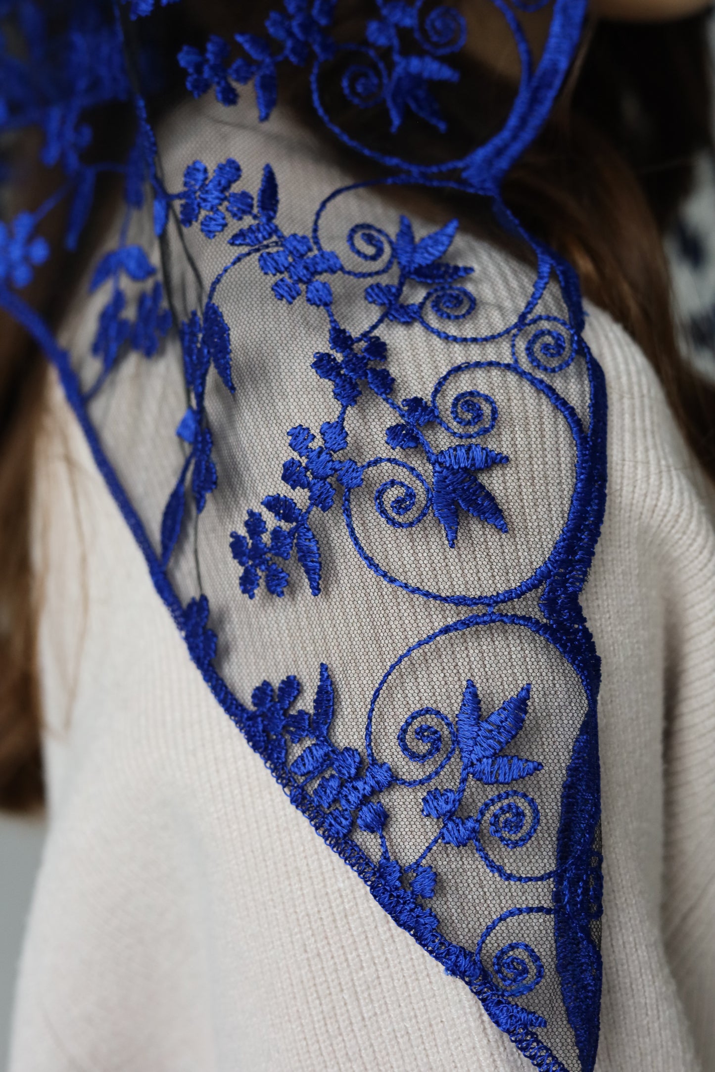 SHORT BLUE TRIANGLE VEIL - MariaVeils