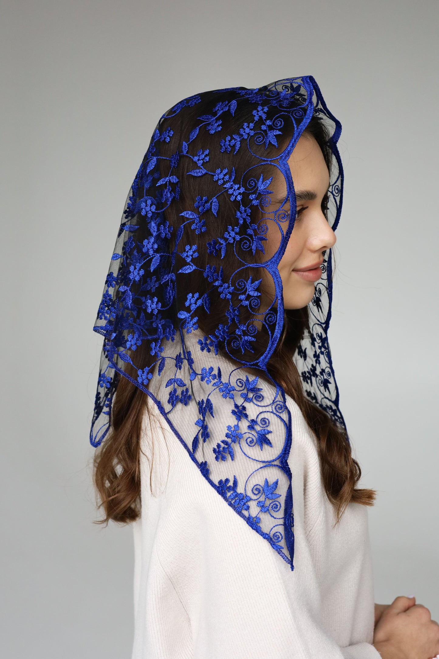 SHORT BLUE TRIANGLE VEIL - MariaVeils