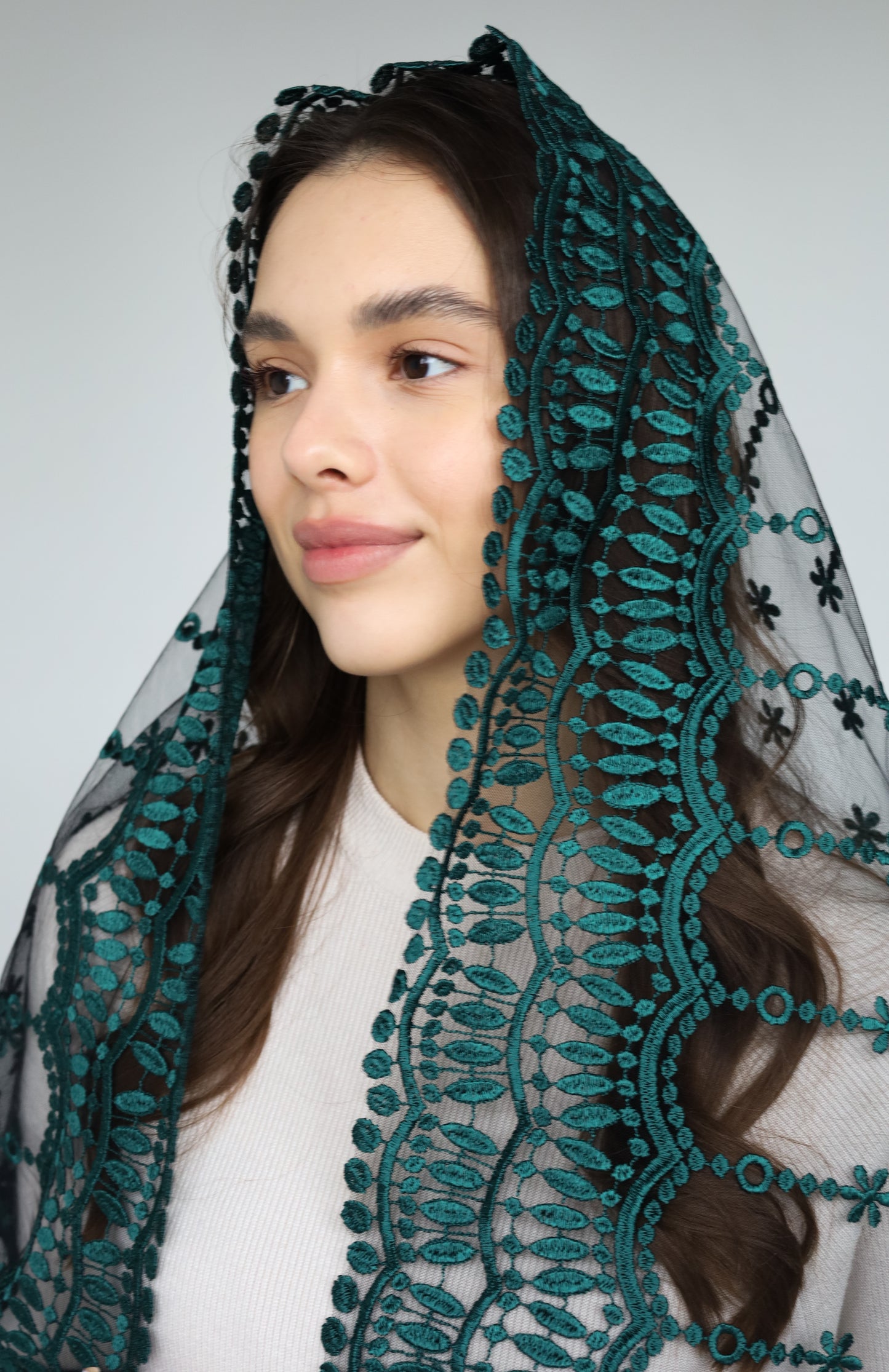 LONG EMERALD GREEN MANTILLA