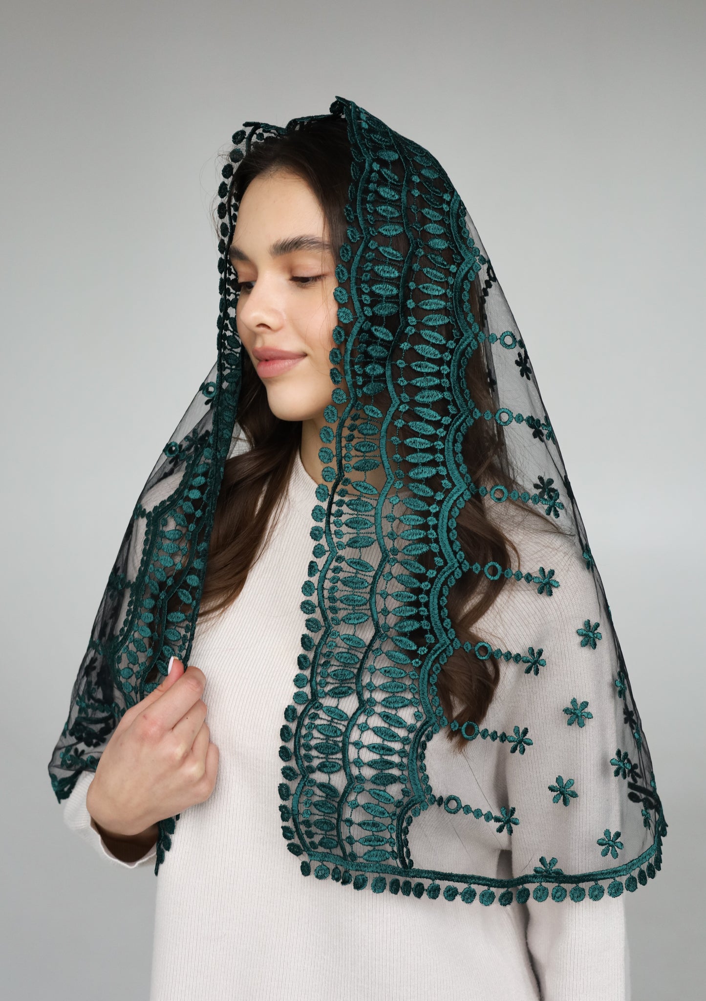 LONG EMERALD GREEN MANTILLA
