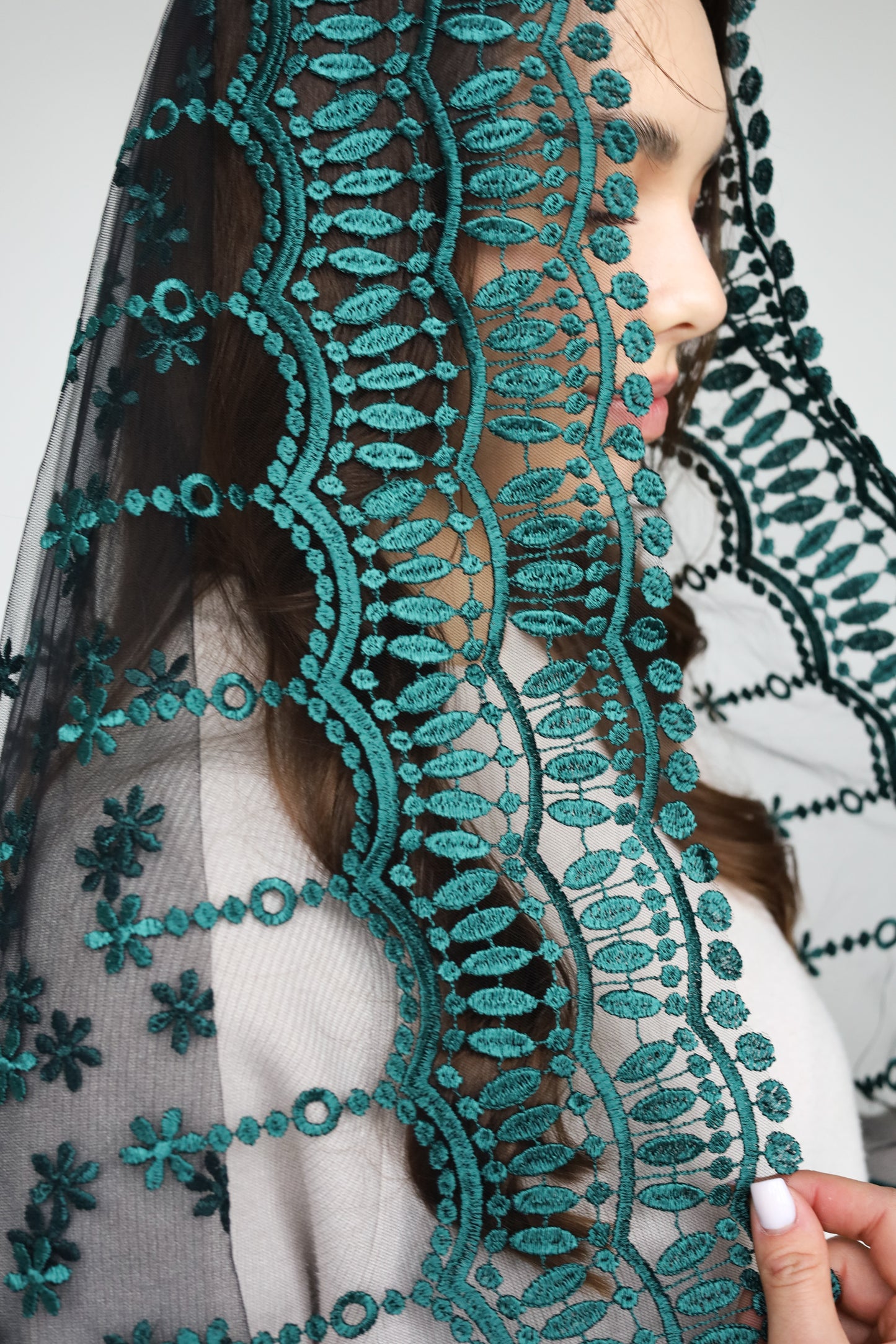 LONG EMERALD GREEN MANTILLA
