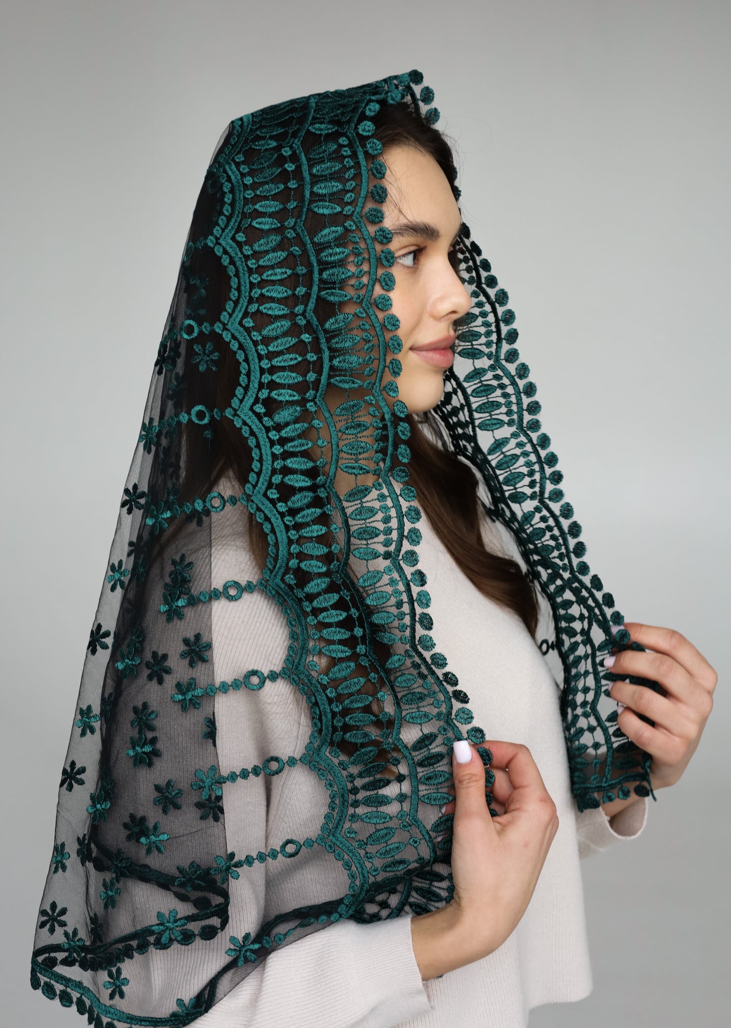 LONG EMERALD GREEN MANTILLA