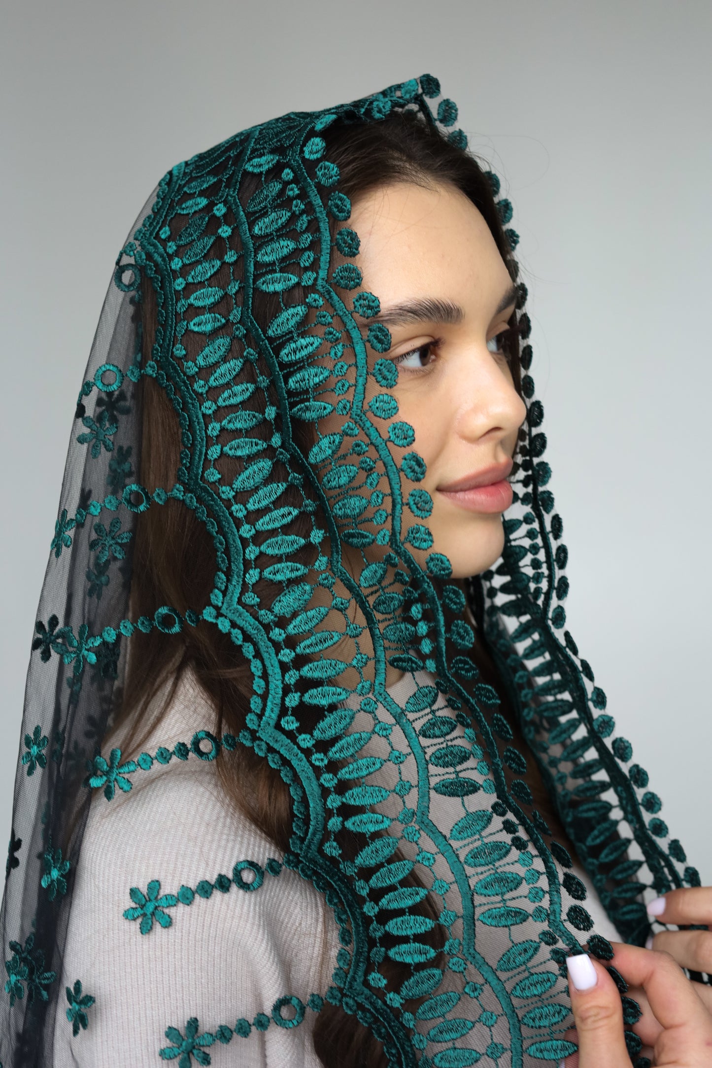 LONG EMERALD GREEN MANTILLA