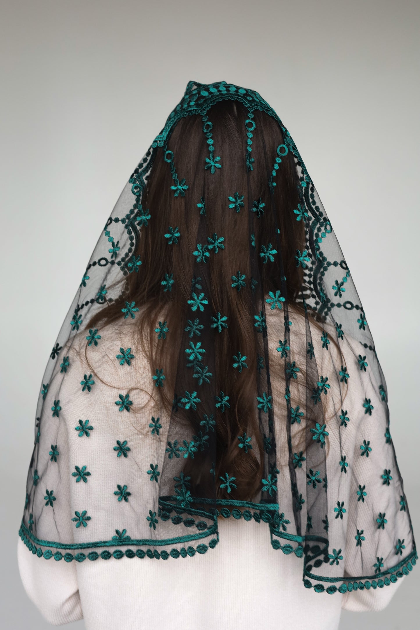 LONG EMERALD GREEN MANTILLA