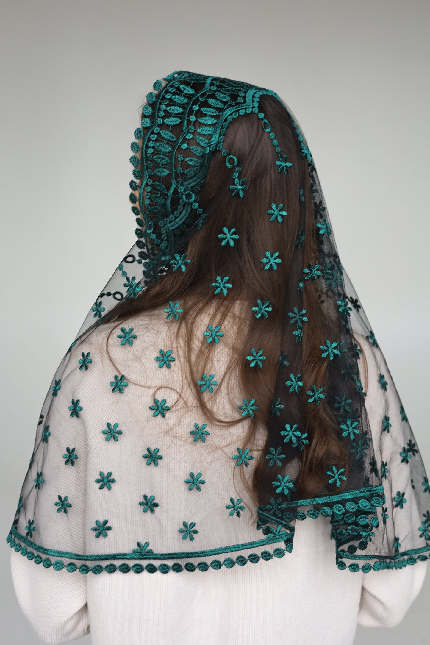 LONG EMERALD GREEN MANTILLA