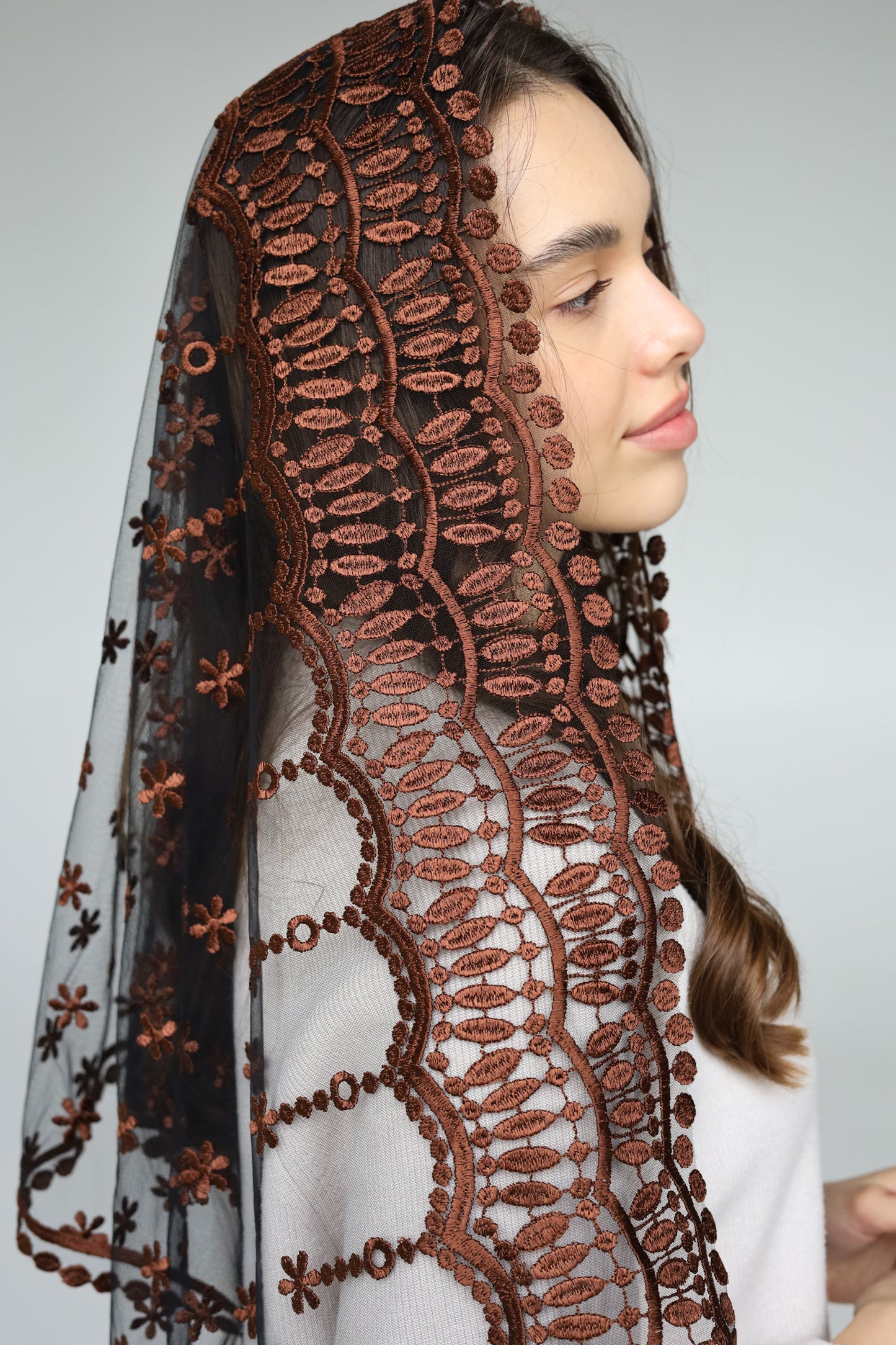 LONG BROWN MANTILLA - MariaVeils
