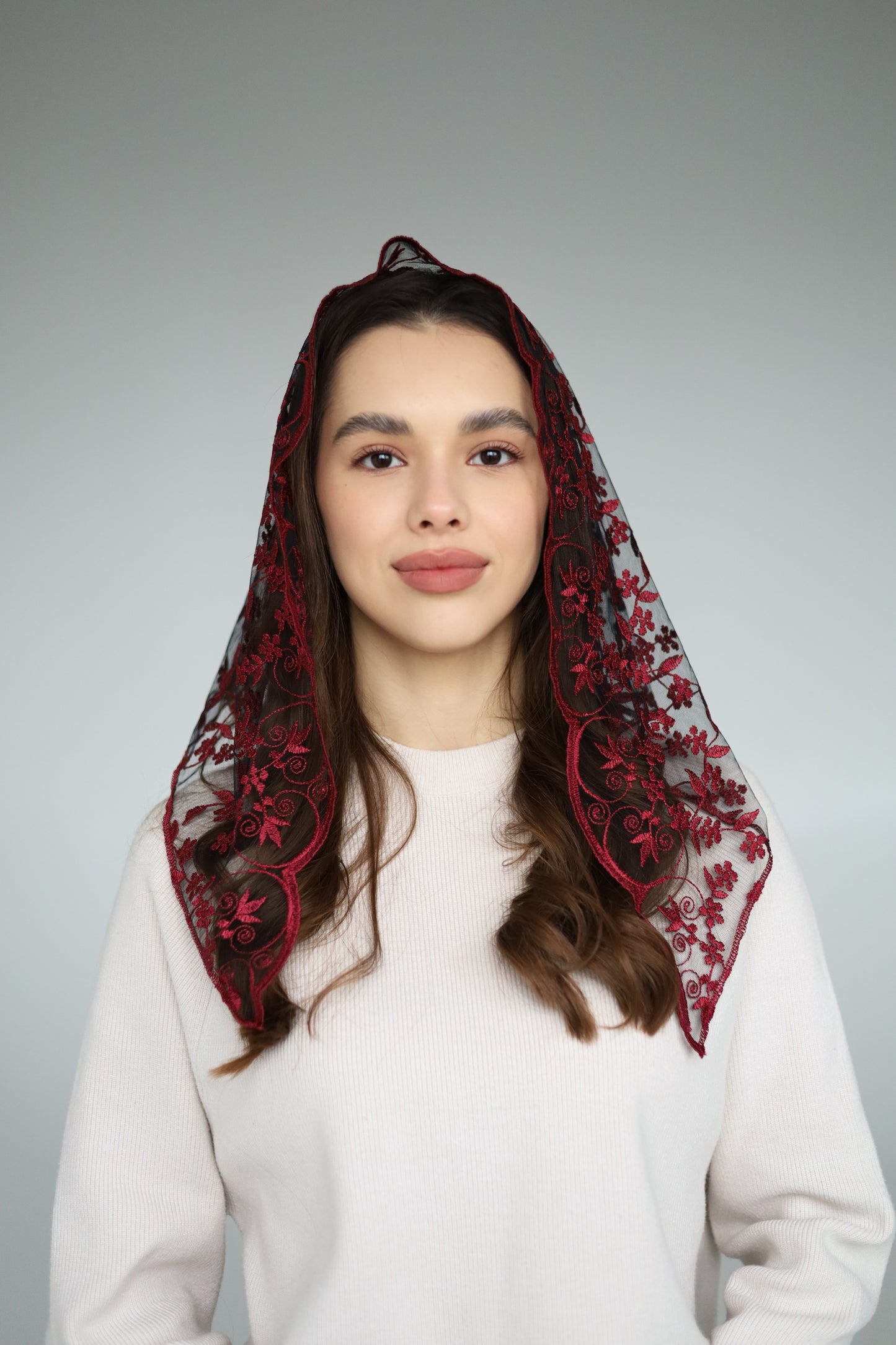 TRIANGLE BURGUNDY VEIL - MariaVeils