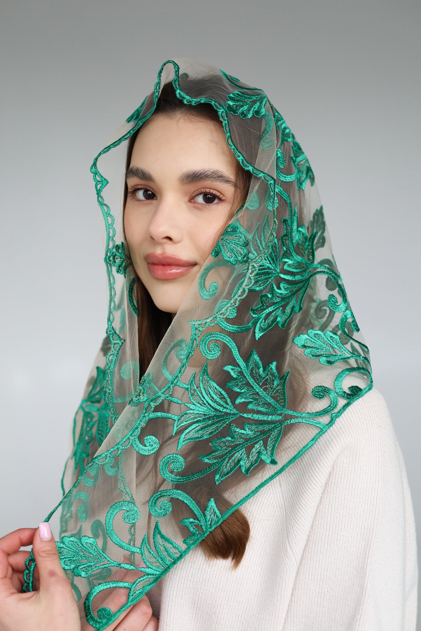 LONG TRIANGLE GREEN VEIL - MariaVeils