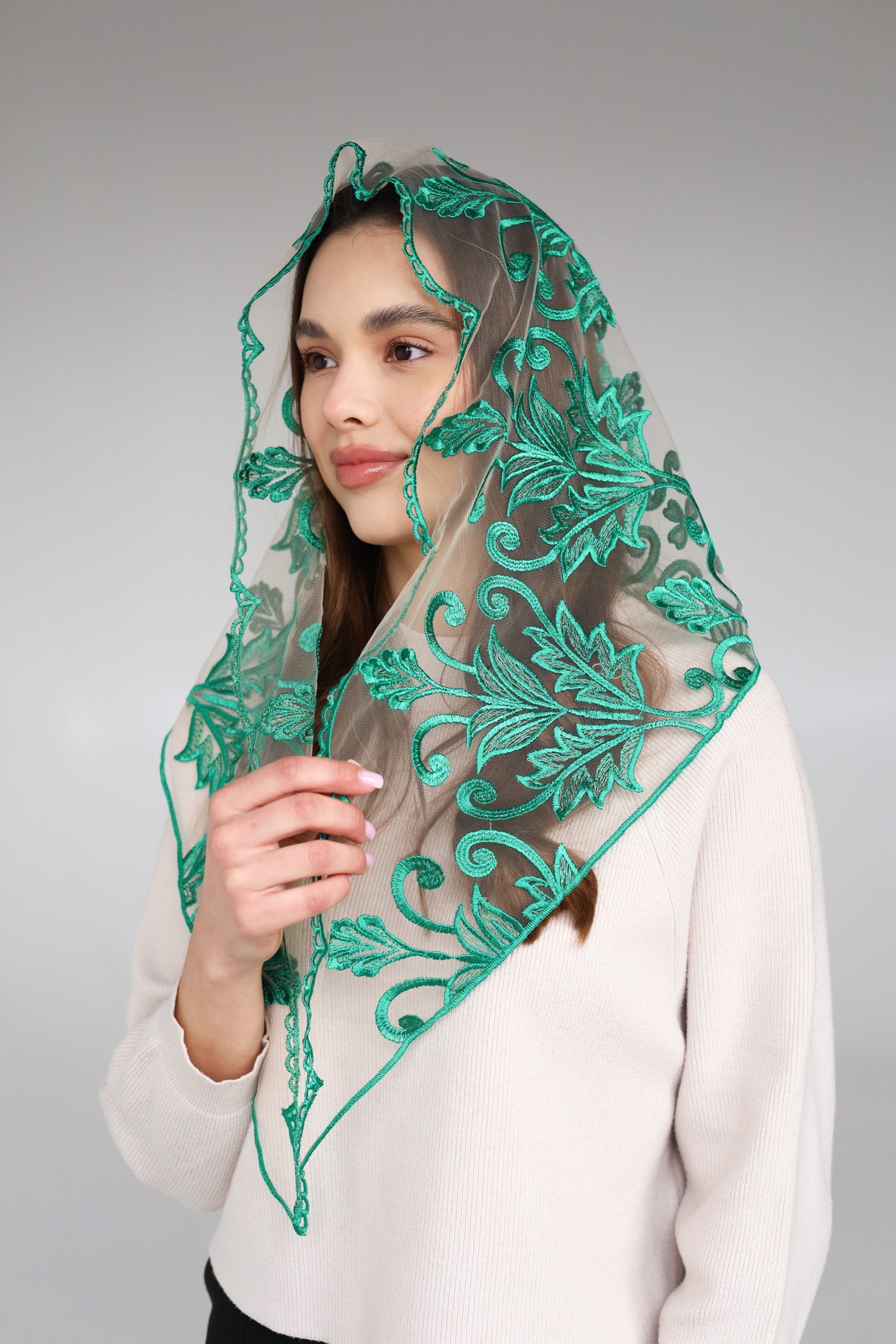 LONG TRIANGLE GREEN VEIL - MariaVeils