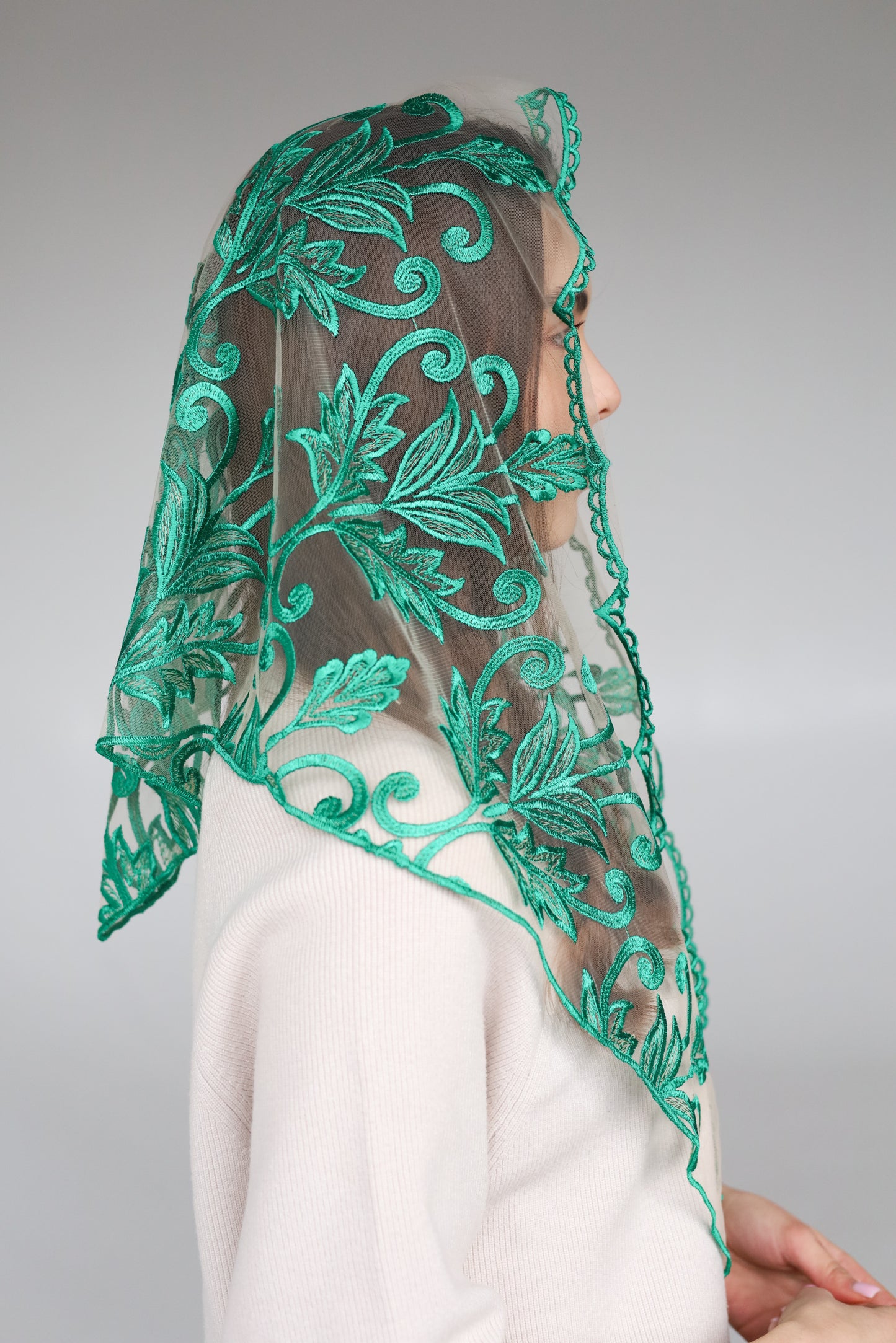 LONG TRIANGLE GREEN VEIL - MariaVeils