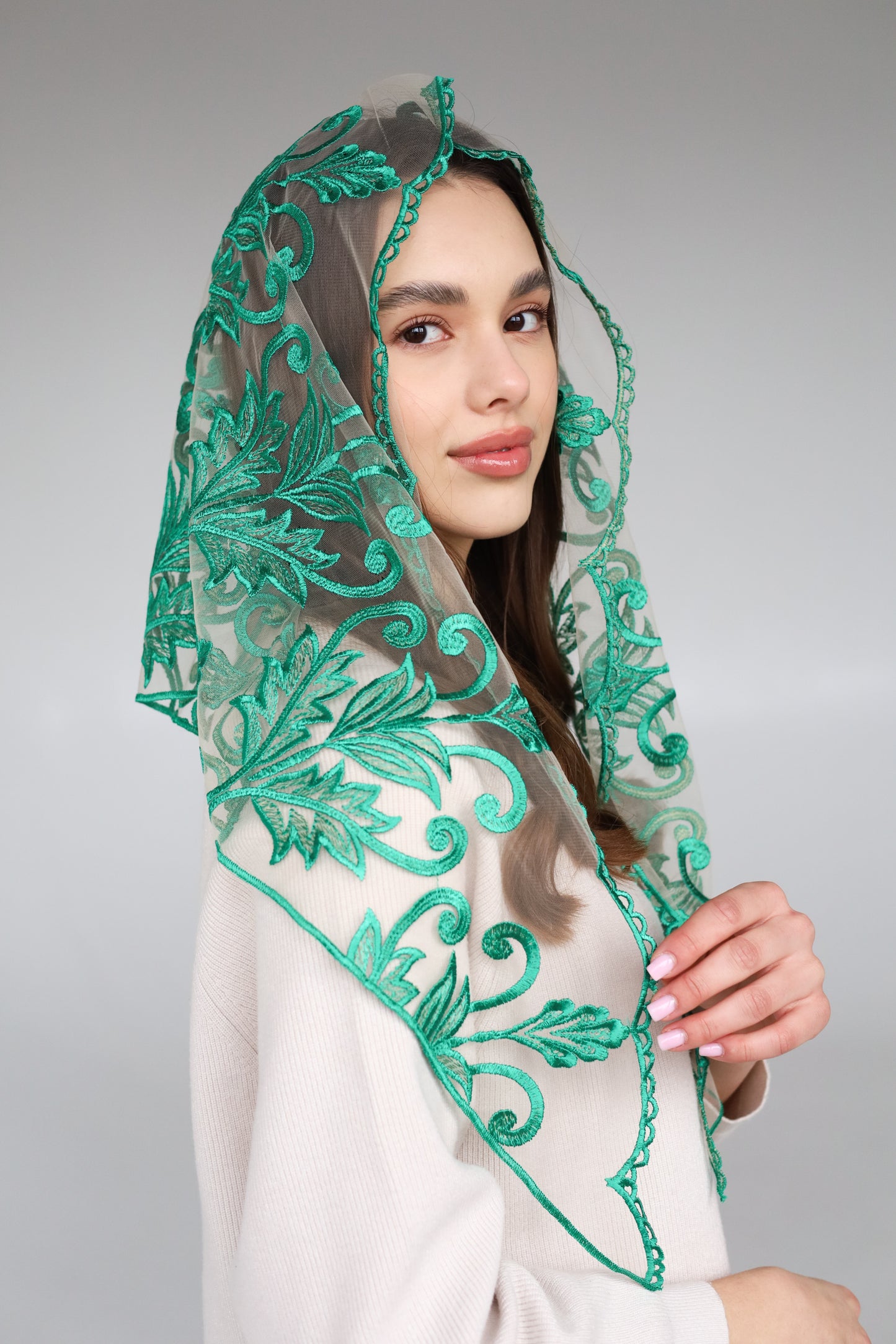 LONG TRIANGLE GREEN VEIL - MariaVeils