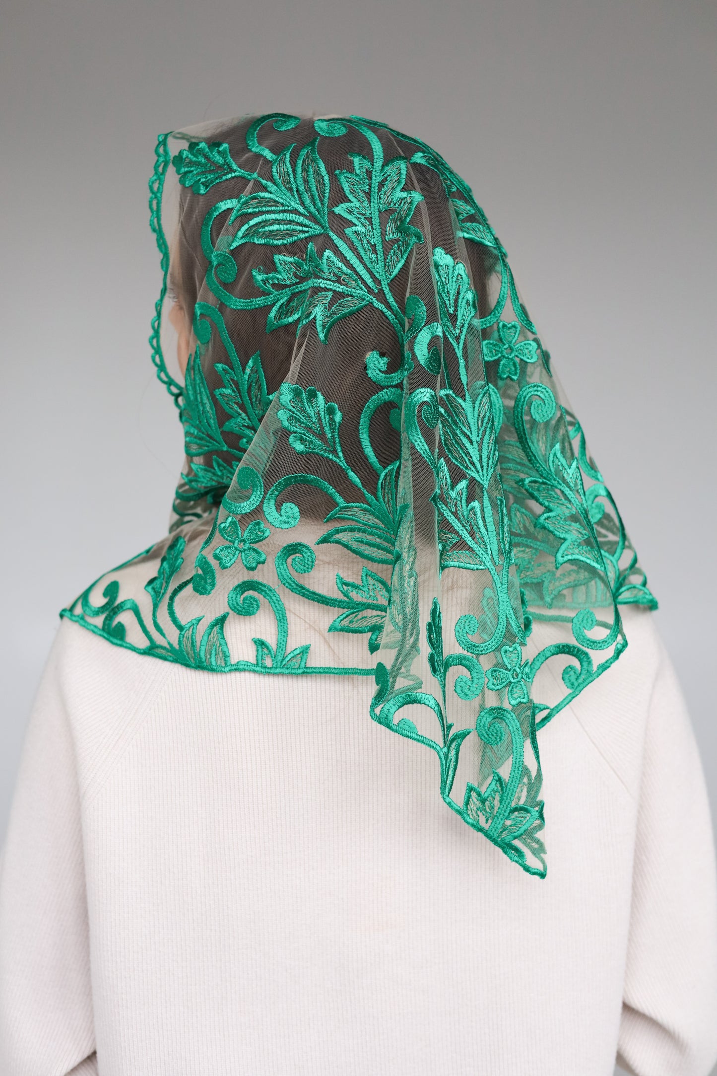 LONG TRIANGLE GREEN VEIL - MariaVeils