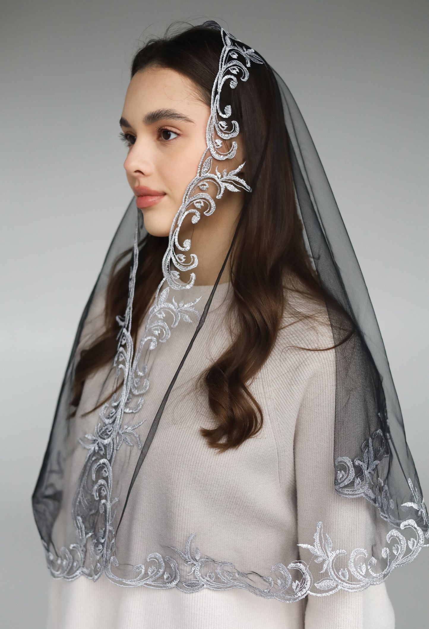 EXCLUSIVE LONG VEIL WITH EMBROIDERY - MariaVeils