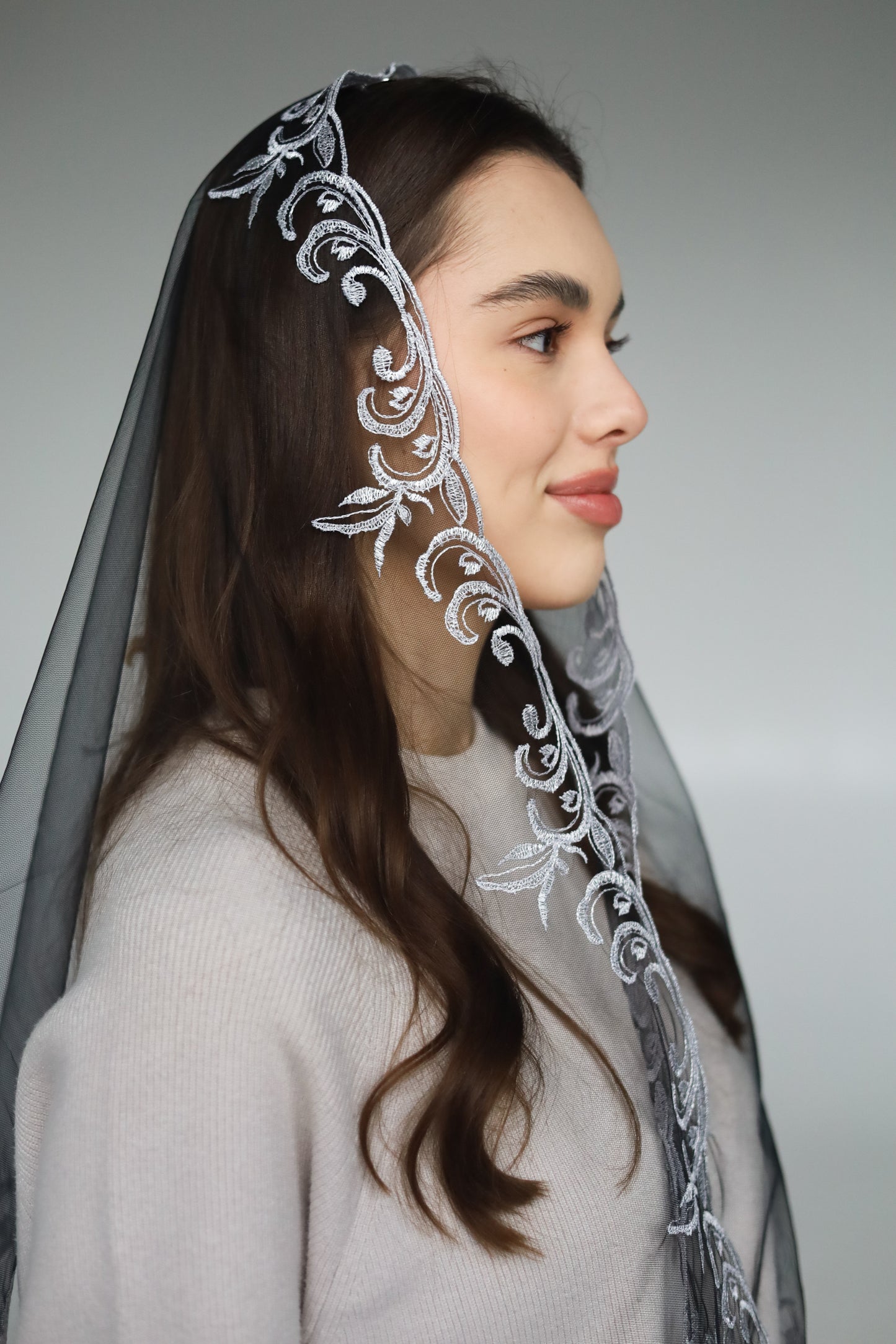 EXCLUSIVE LONG VEIL WITH EMBROIDERY - MariaVeils