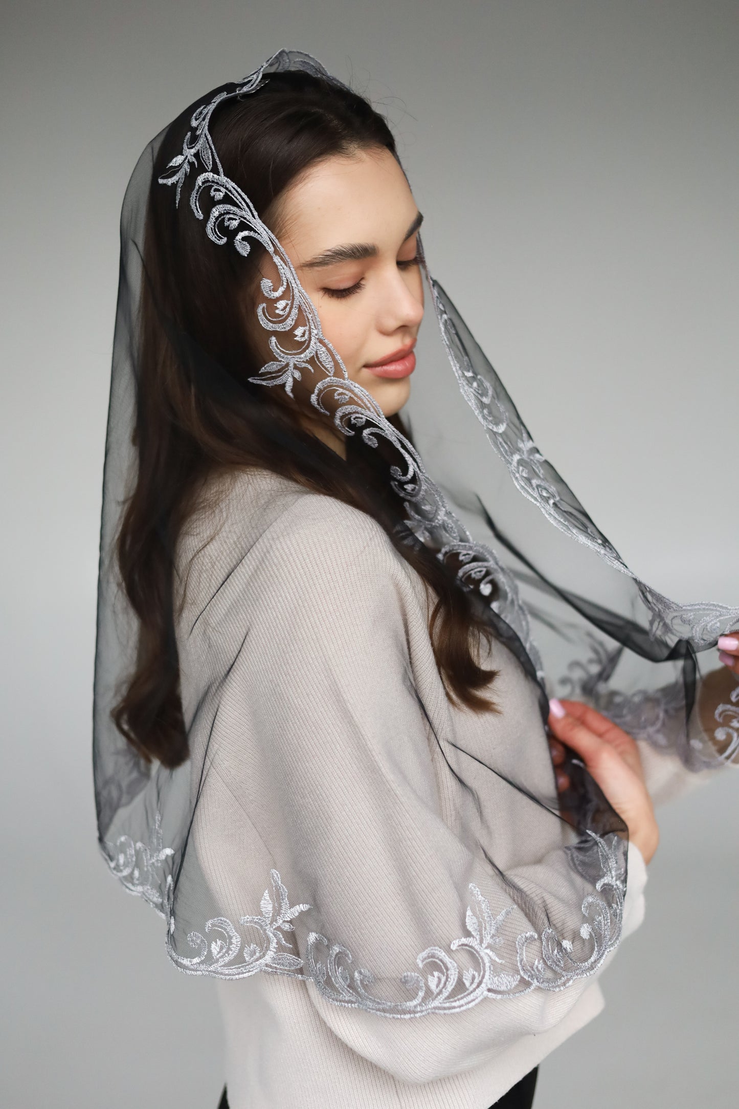 EXCLUSIVE LONG VEIL WITH EMBROIDERY - MariaVeils