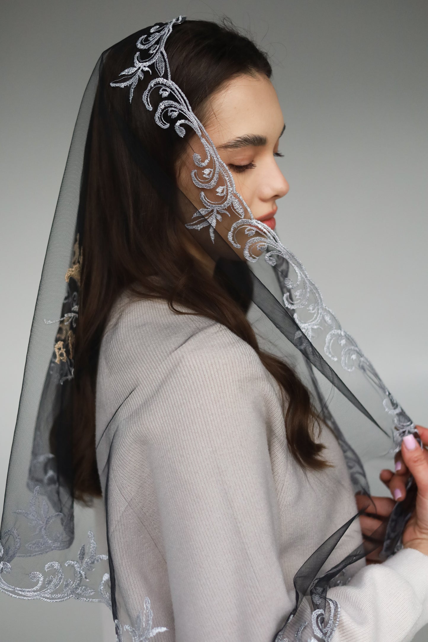 EXCLUSIVE LONG VEIL WITH EMBROIDERY - MariaVeils