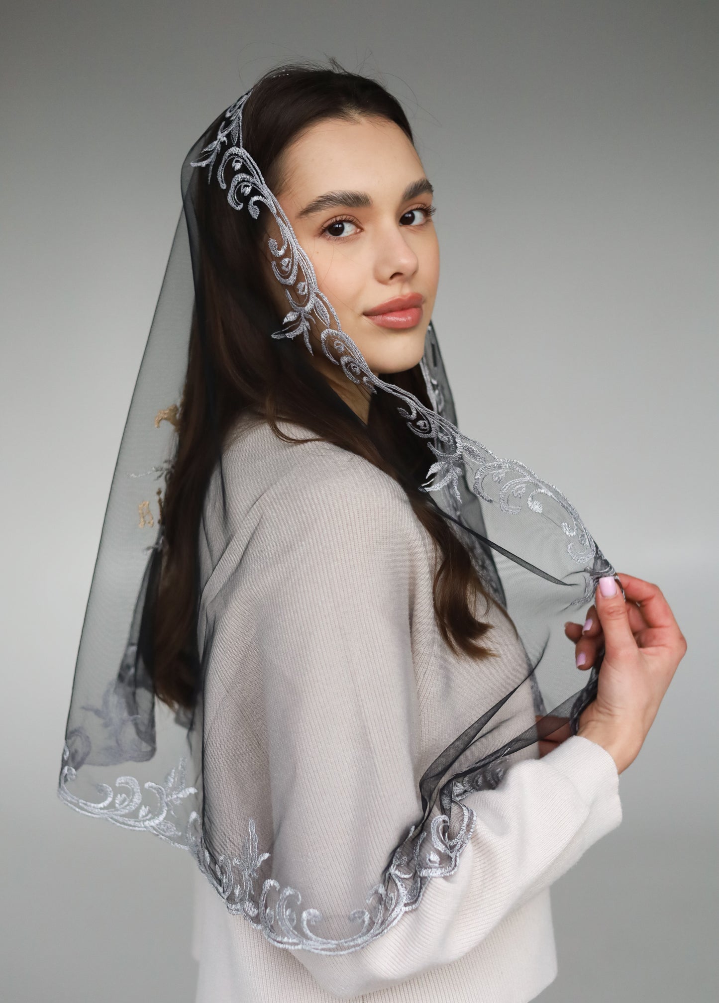 EXCLUSIVE LONG VEIL WITH EMBROIDERY - MariaVeils
