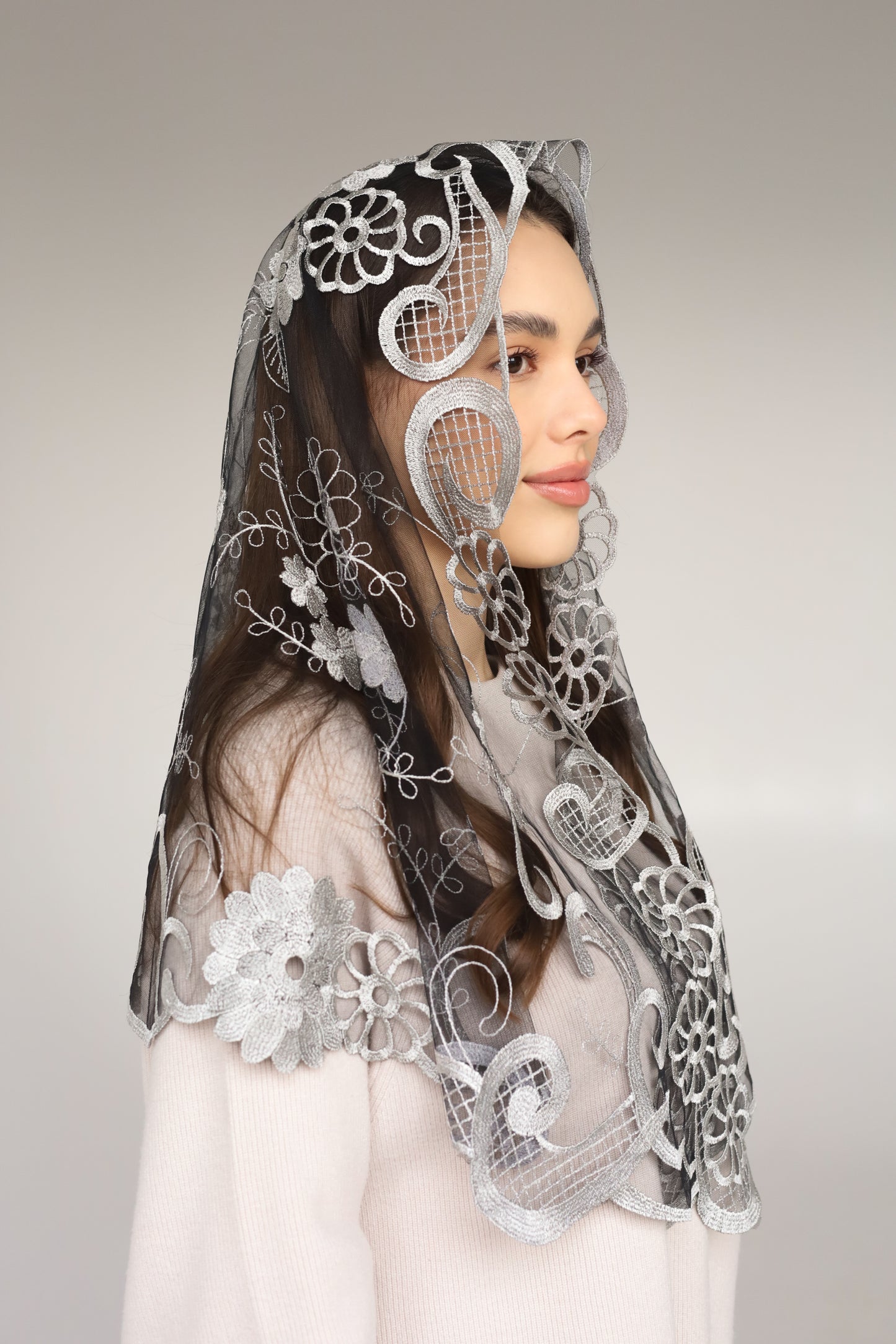 LONG GREY FLORAL VEIL - MariaVeils