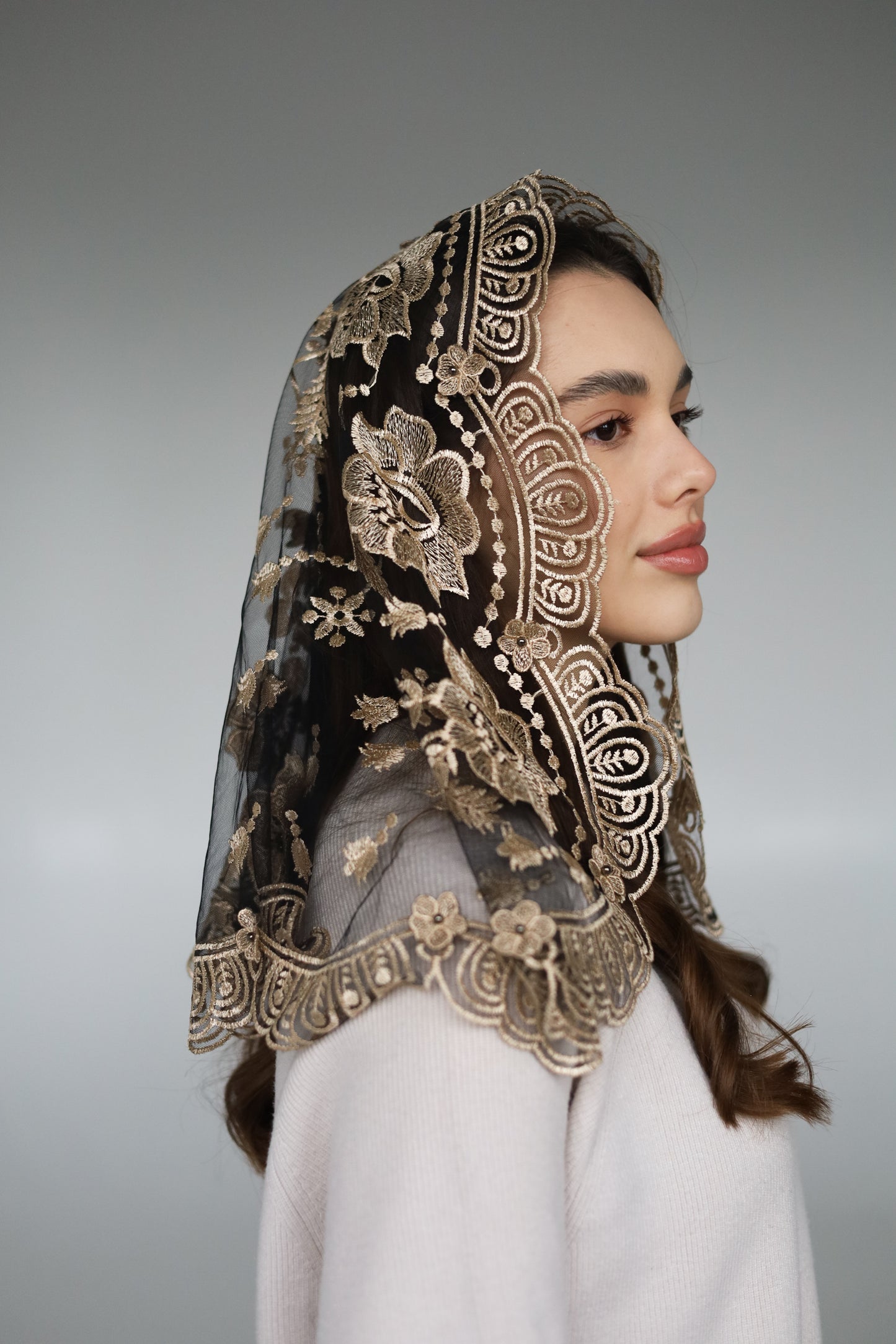 SHORT 3D VEIL WITH FLOWERS - MariaVeils