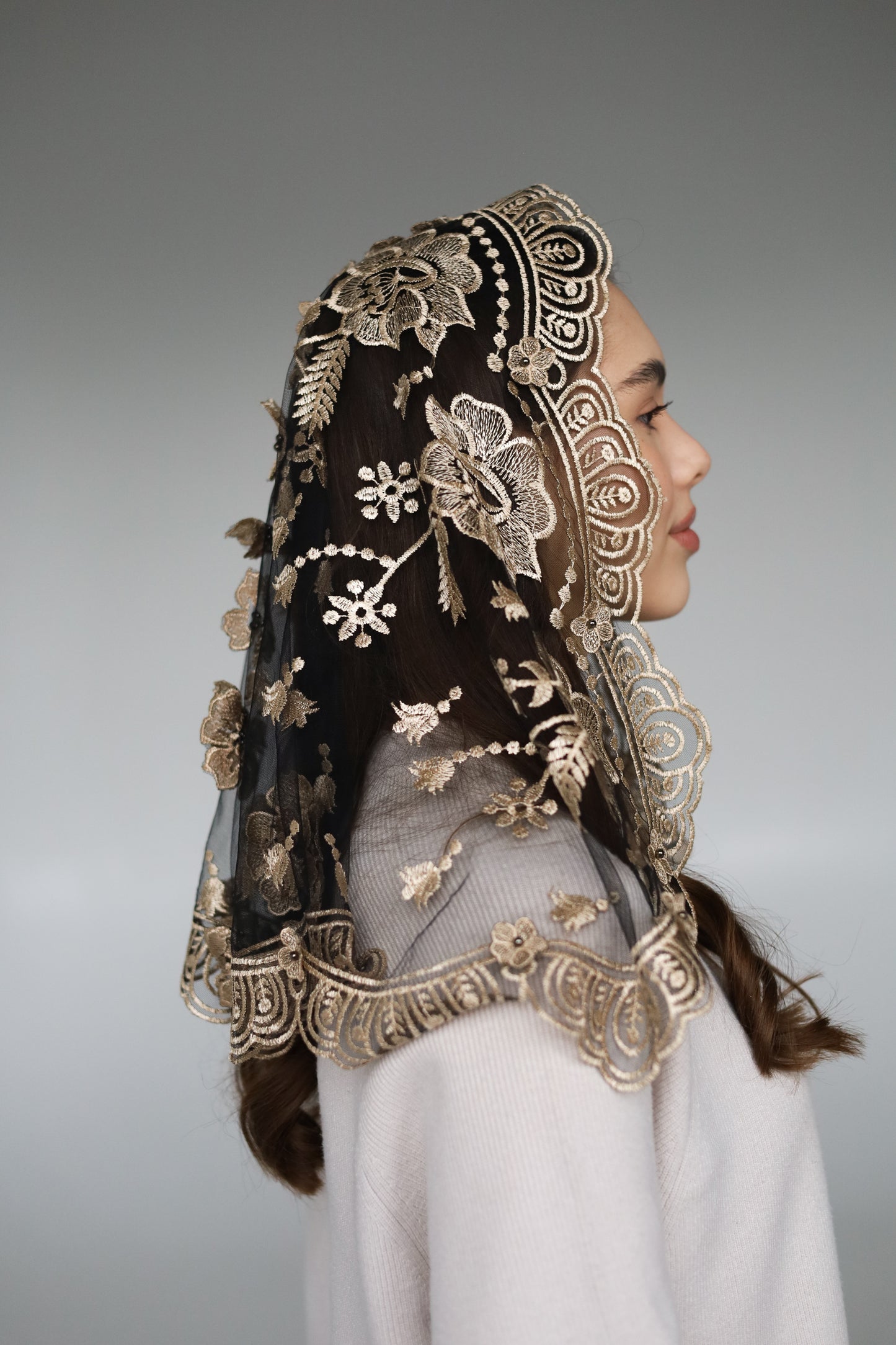 SHORT 3D VEIL WITH FLOWERS - MariaVeils