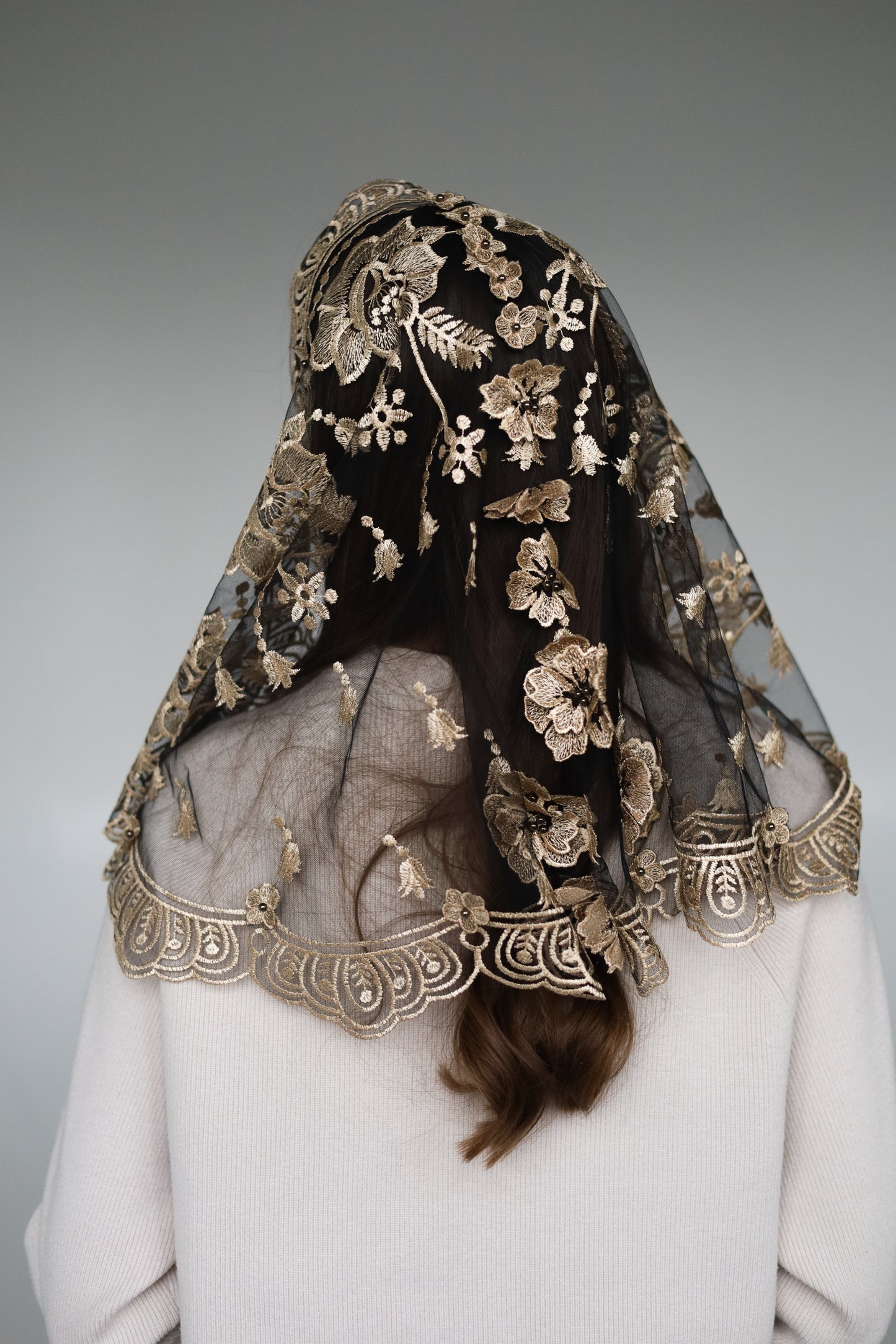 SHORT 3D VEIL WITH FLOWERS - MariaVeils