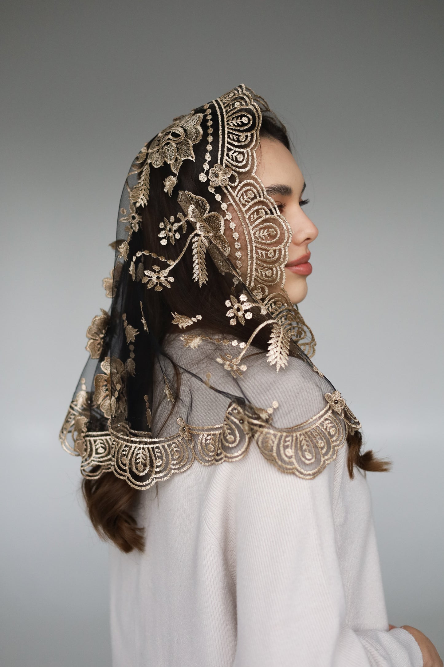 SHORT 3D VEIL WITH FLOWERS - MariaVeils