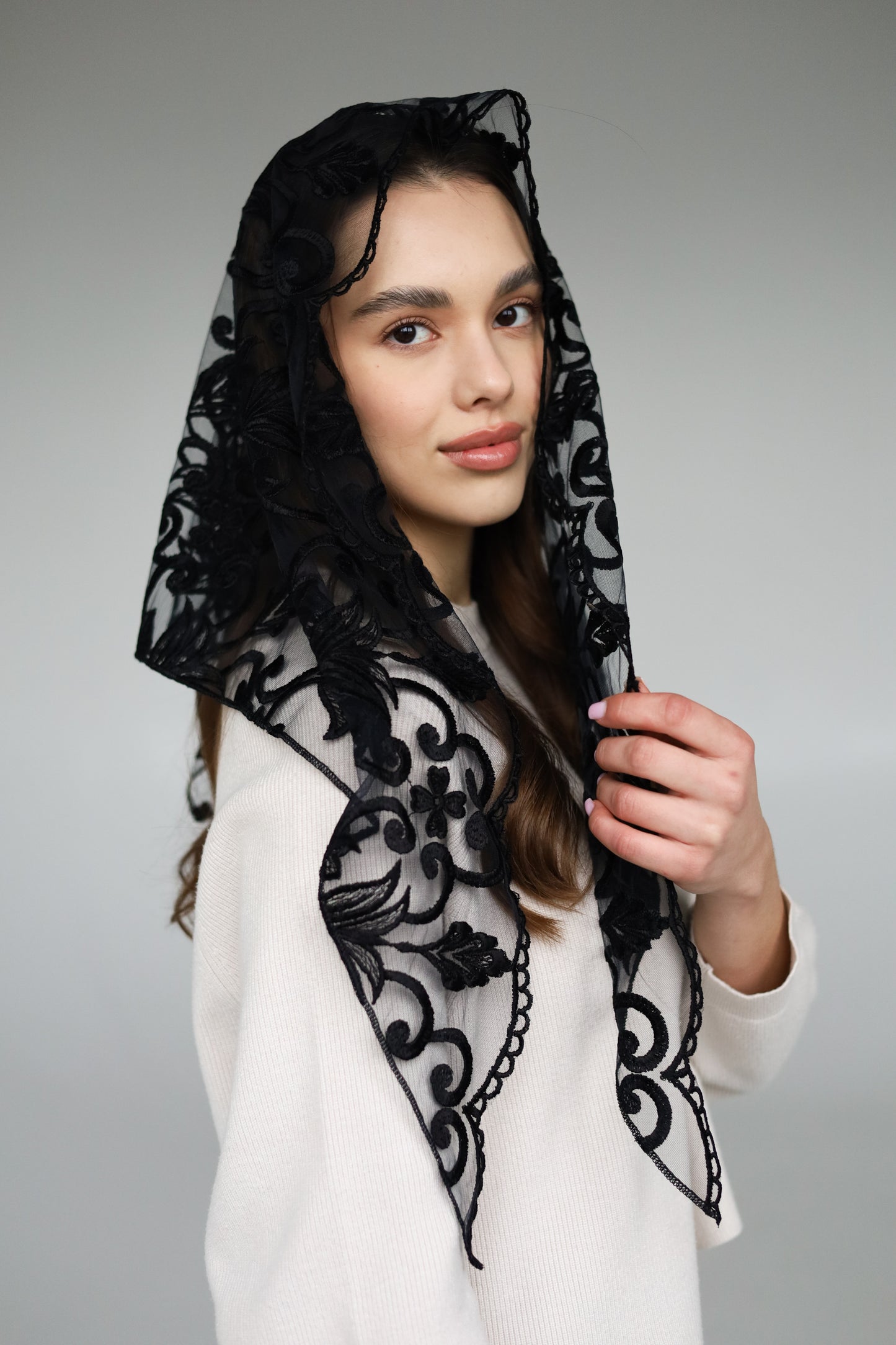 TRIANGLE BLACK VEIL