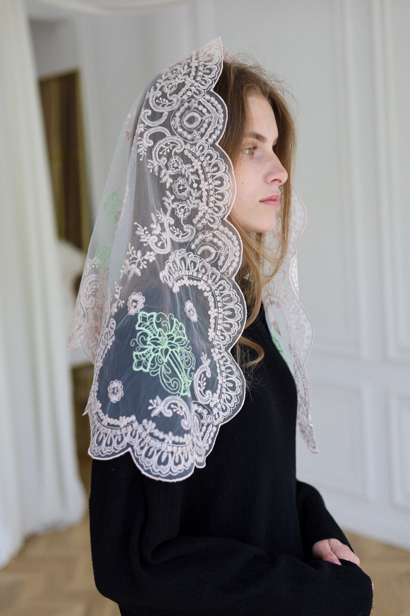 NEW LACE VEIL