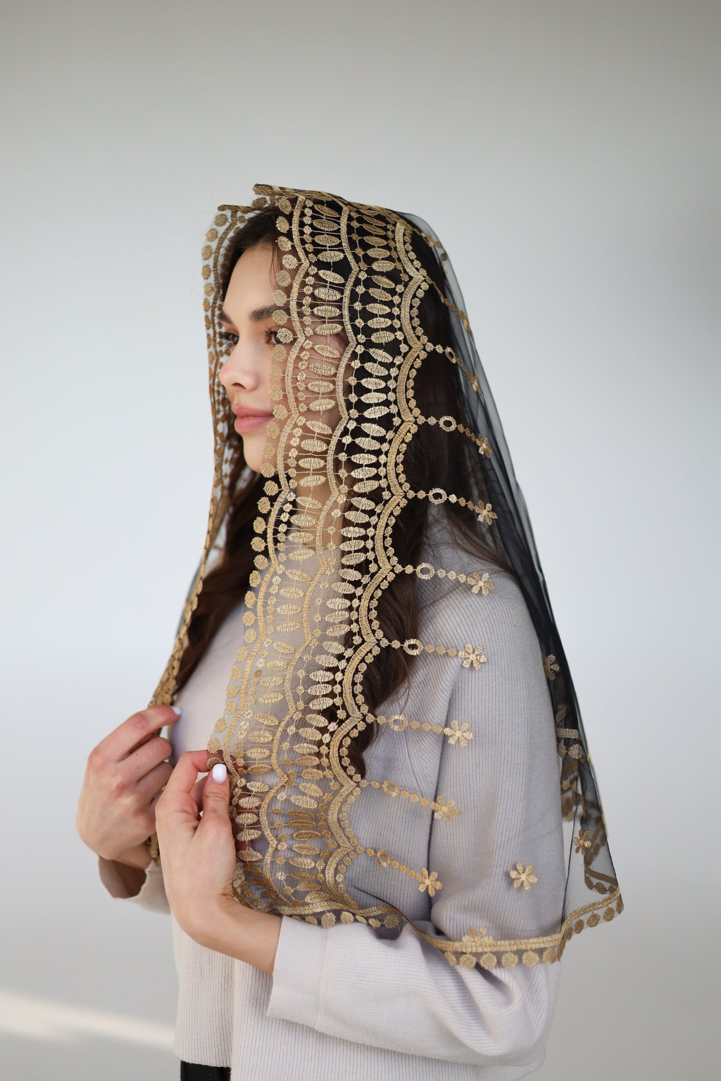 VEIL WITH SACRED HEART EMBROIDERY