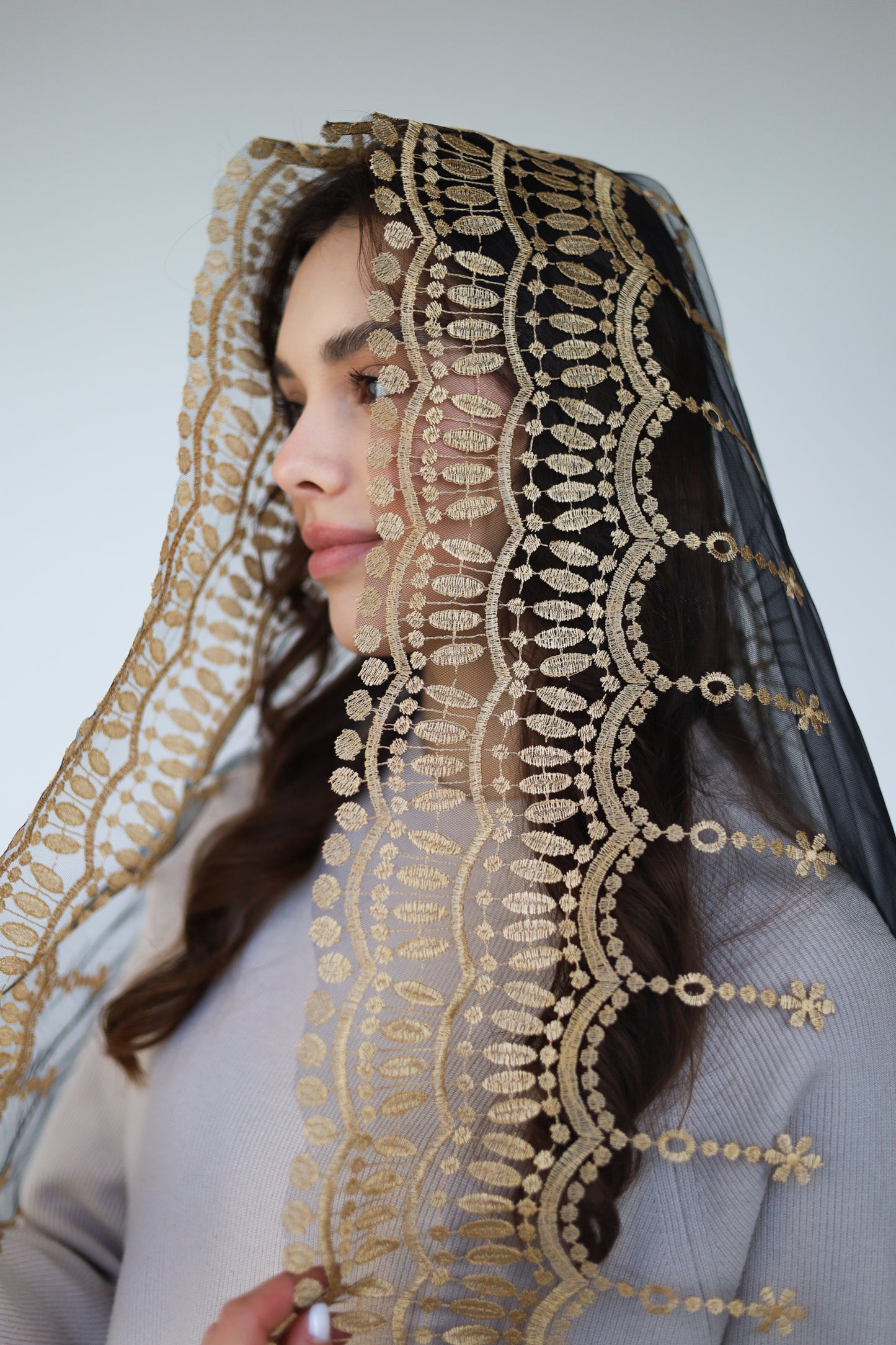 VEIL WITH SACRED HEART EMBROIDERY