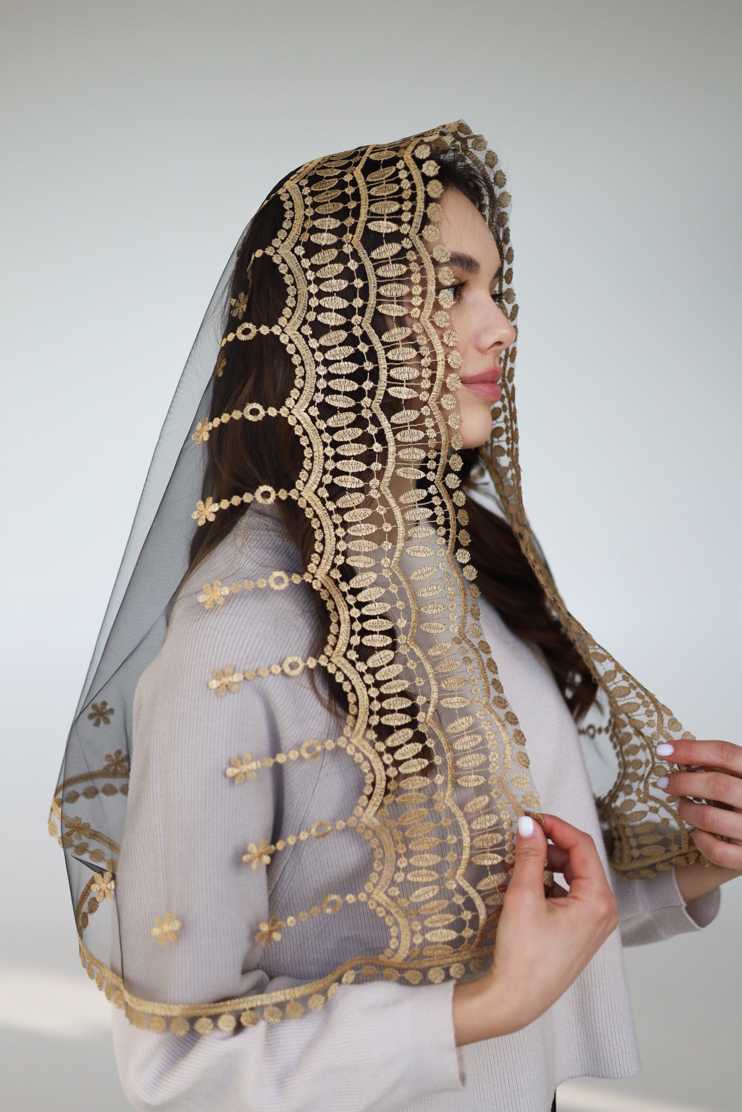 VEIL WITH SACRED HEART EMBROIDERY