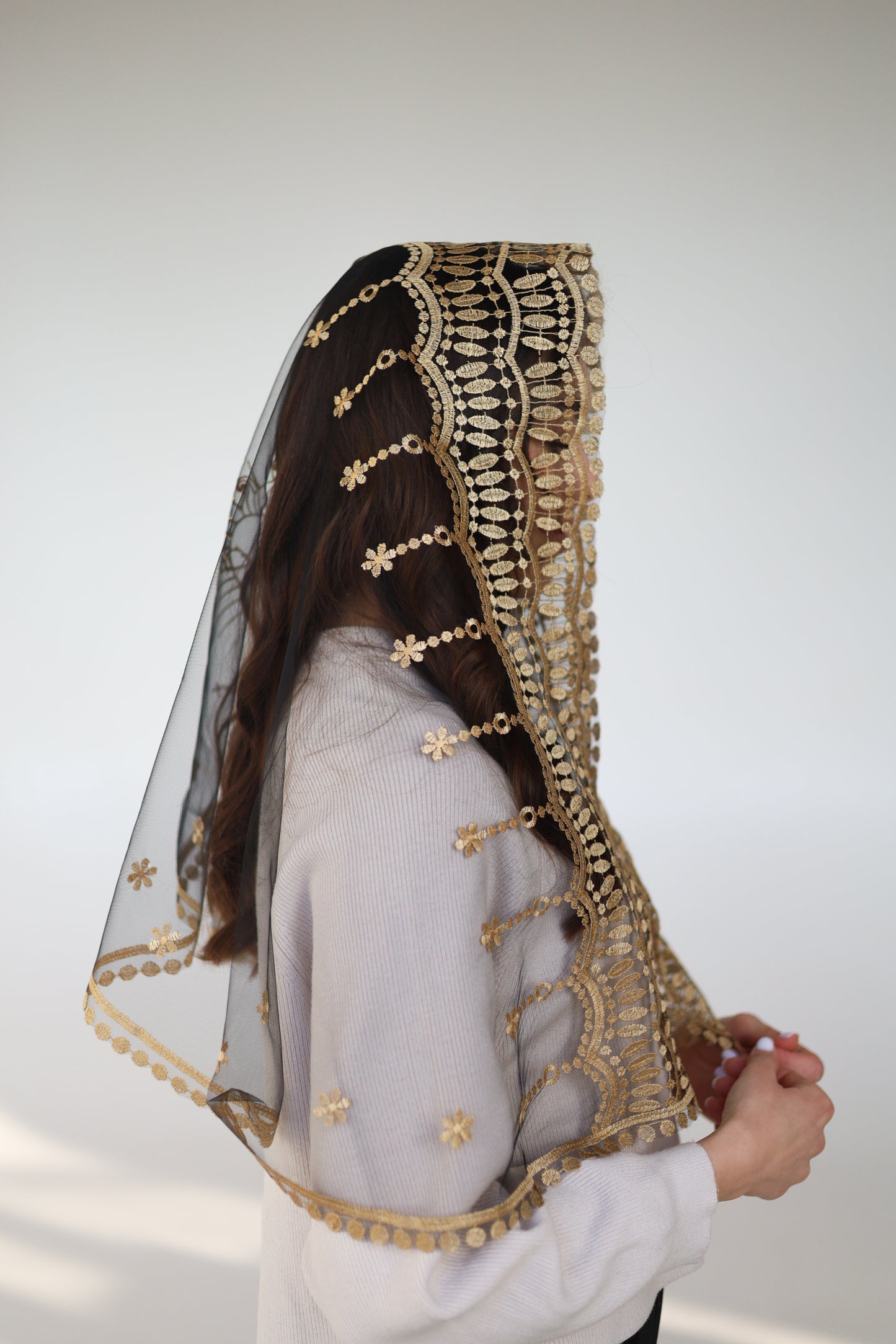 VEIL WITH SACRED HEART EMBROIDERY