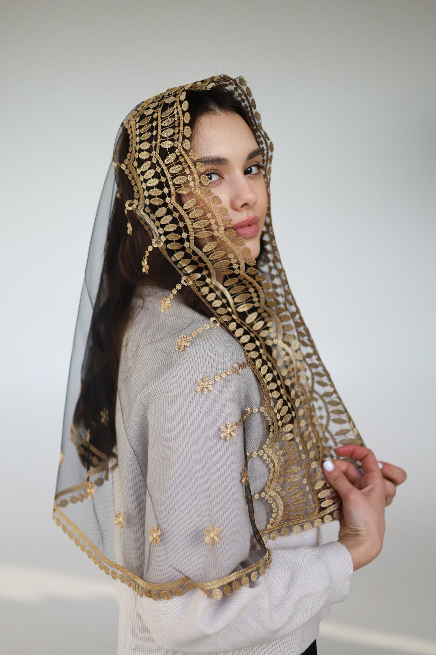 VEIL WITH SACRED HEART EMBROIDERY