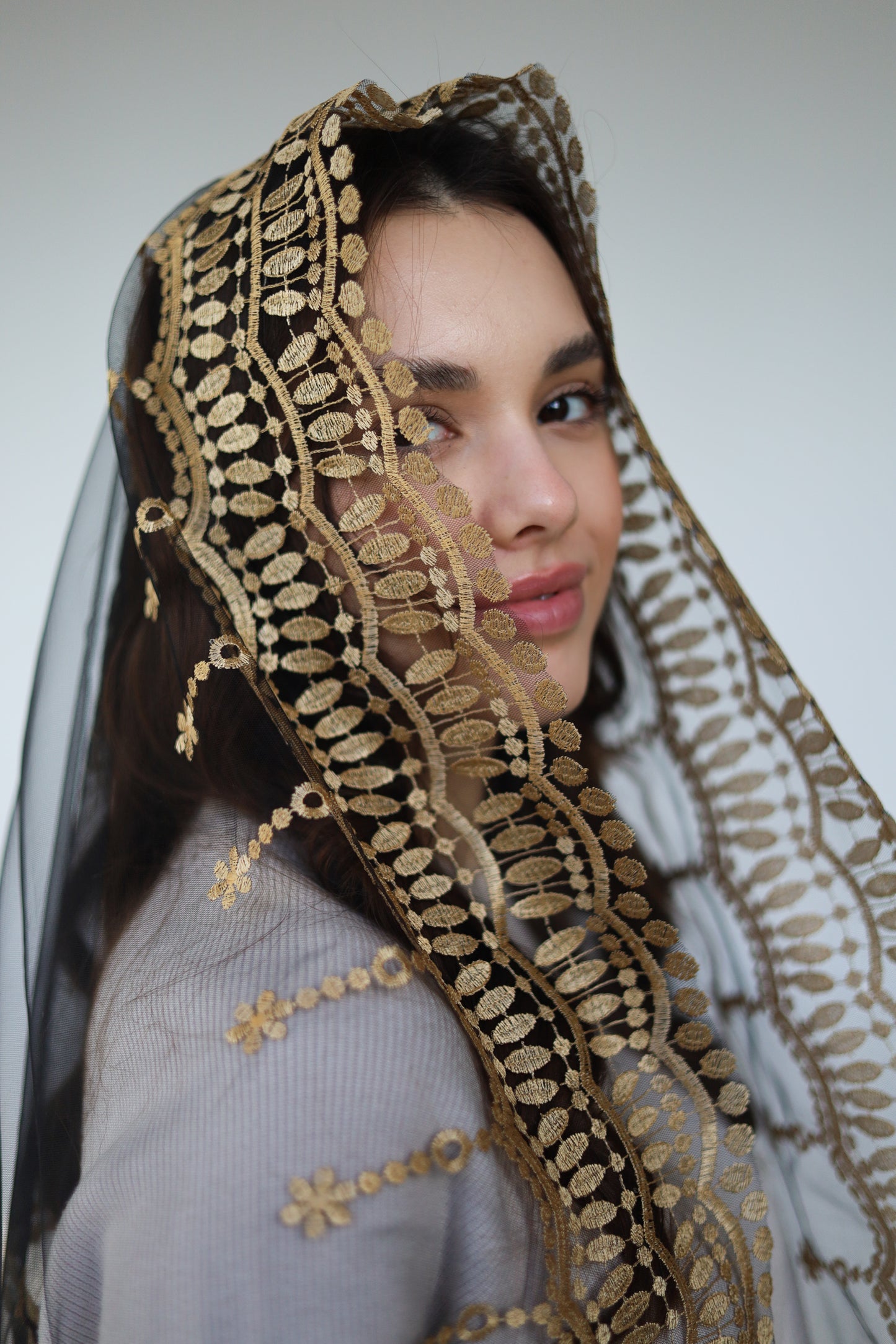VEIL WITH SACRED HEART EMBROIDERY