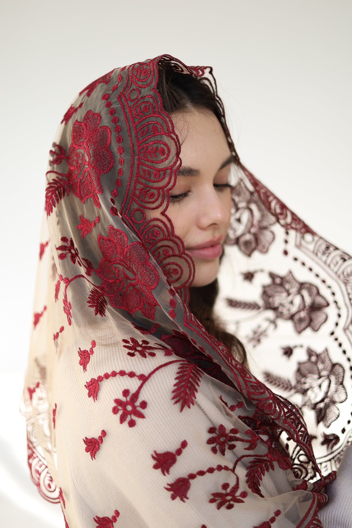LONG BURGUNDY MANTILLA - MariaVeils